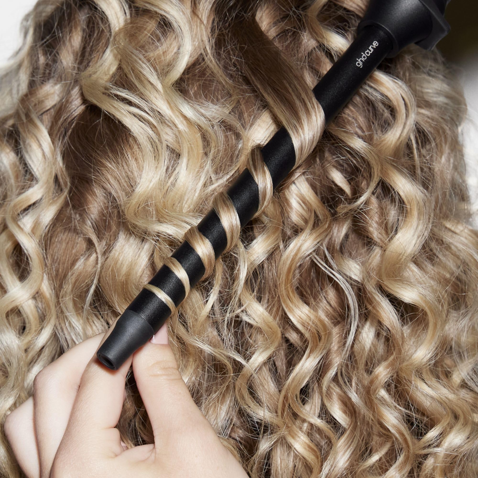 ghd - Boucleur ghd Thin Wand - Boucleur ultra-fin 14mm et professionnel (Noir) - Créez des boucles dès 3 secondes pour une tenue 24H - Boucles serrées et définies - Idéal pour tous types de cheveux | Tonneau fin avec chauffage PTC à 185 °C, boucles très d