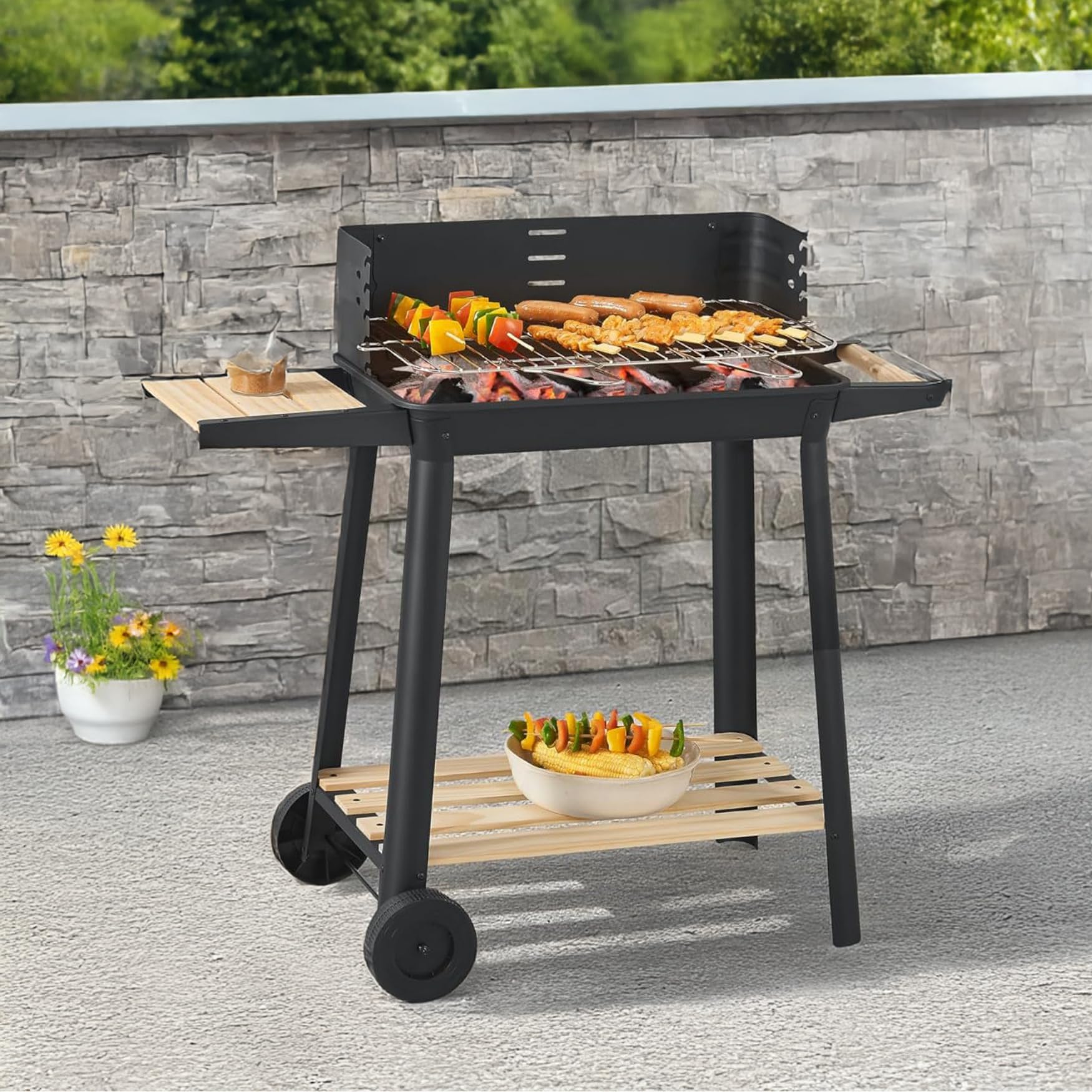 Garden Mile Parrilla de carbón con ruedas – Barbacoa de acero portátil grande con estantes de madera, altura ajustable, ahumador al aire libre para jardín, patio y cocina al aire libre