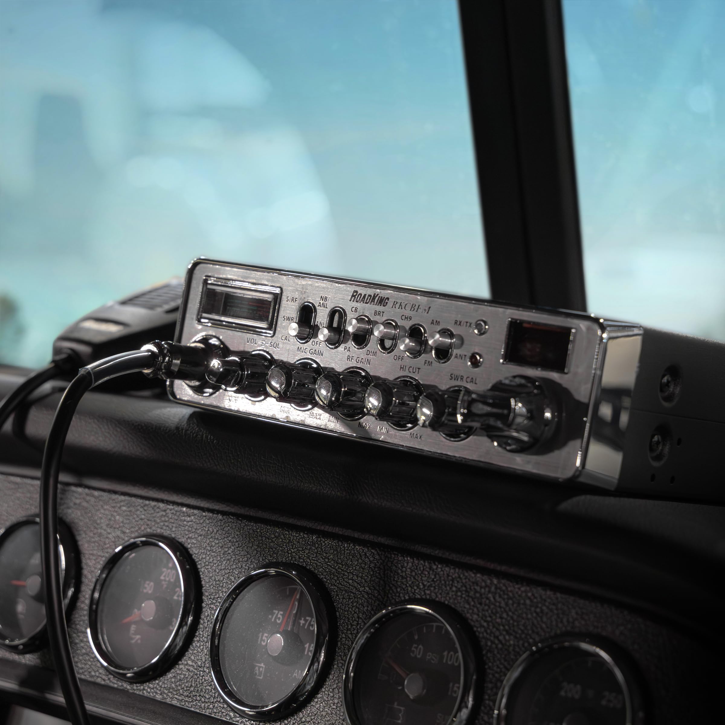 RoadKing RKCBFM Radio Am/FM CB Dual Mode pour Camionneurs Full 40 Canaux Pro Canal d'urgence CB avec Microphone à Annulation de Bruit, Grand Affichage, Couleur argentée