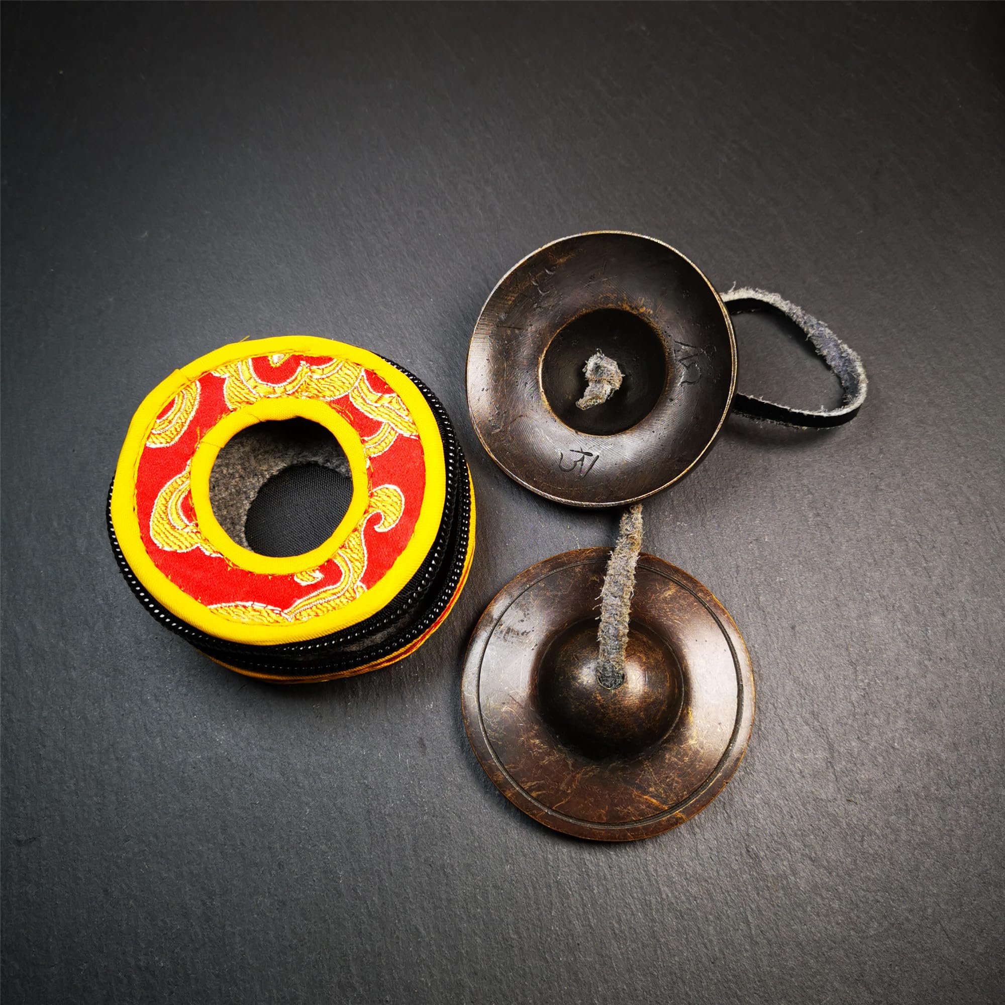 Set di Campane Tibetana Tingsha Tibetano - Cimbali Piatti Piattini da dita Tibetani - Fatti a Mano in Nepal - Ottone, Marrone Liscia, 6,5 cm