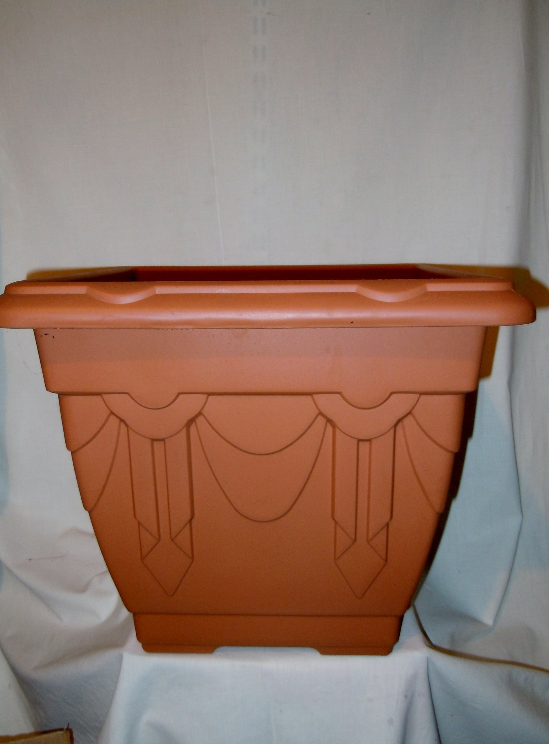 Whitefurze G02044 38cm Square Venetian Planter - Terracotta