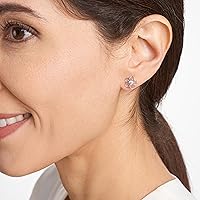 Vista 2 de Tienda Essentials Aretes de plata de ley con flor de zafiro blanco