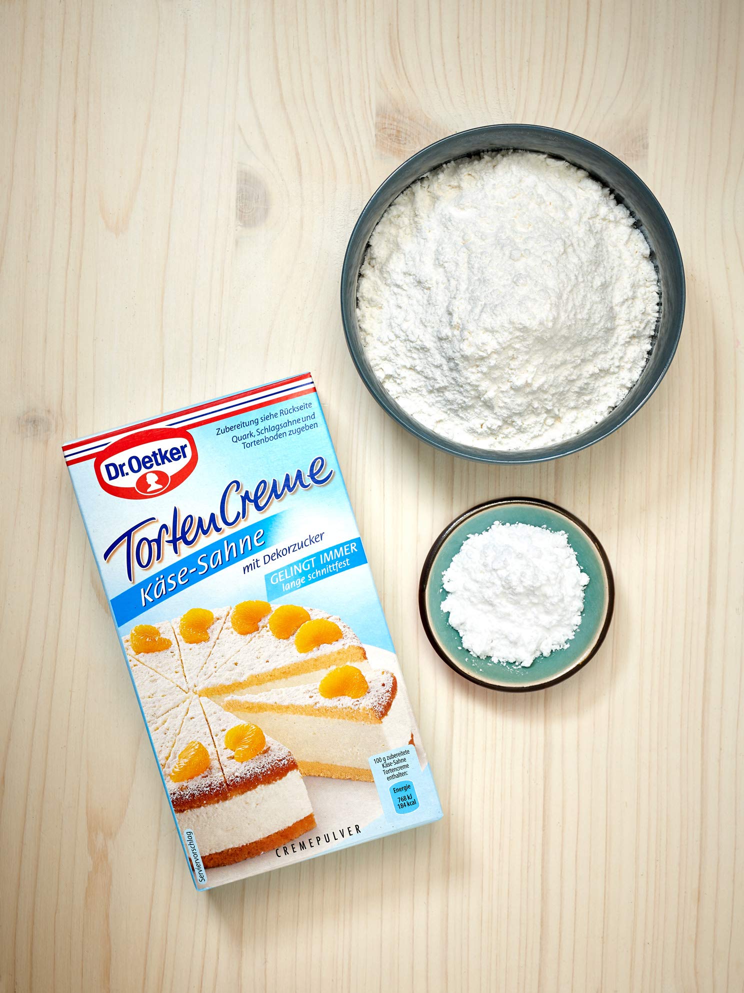 Dr. Oetker Tortencreme Käse-Sahne mit Dekorzucker 11 x 150 g – Ein echter Klassiker ist die Käse-Sahne Torte, die mit der Creme einfach zu backen ist und Dank der Dr. Oetker Tortencreme Käse-Sahne mit Dekorzucker köstlich schmeckt.