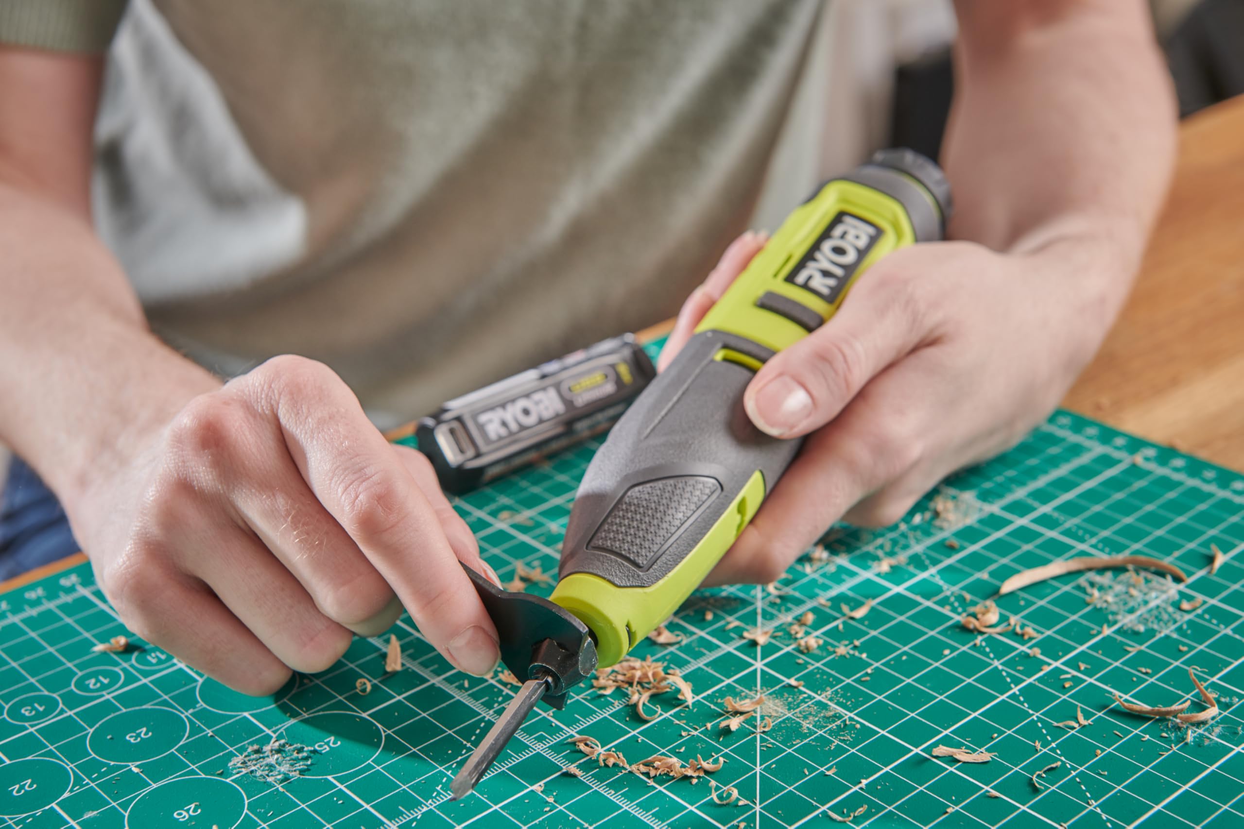 Ryobi RPC4-0, Utensile per Intaglio 4V USB al Litio, Ideale per Intagli su Legno, Potente Motore da 13000 c/min, Impugnatura Ergonomica, Batteria non Inclusa