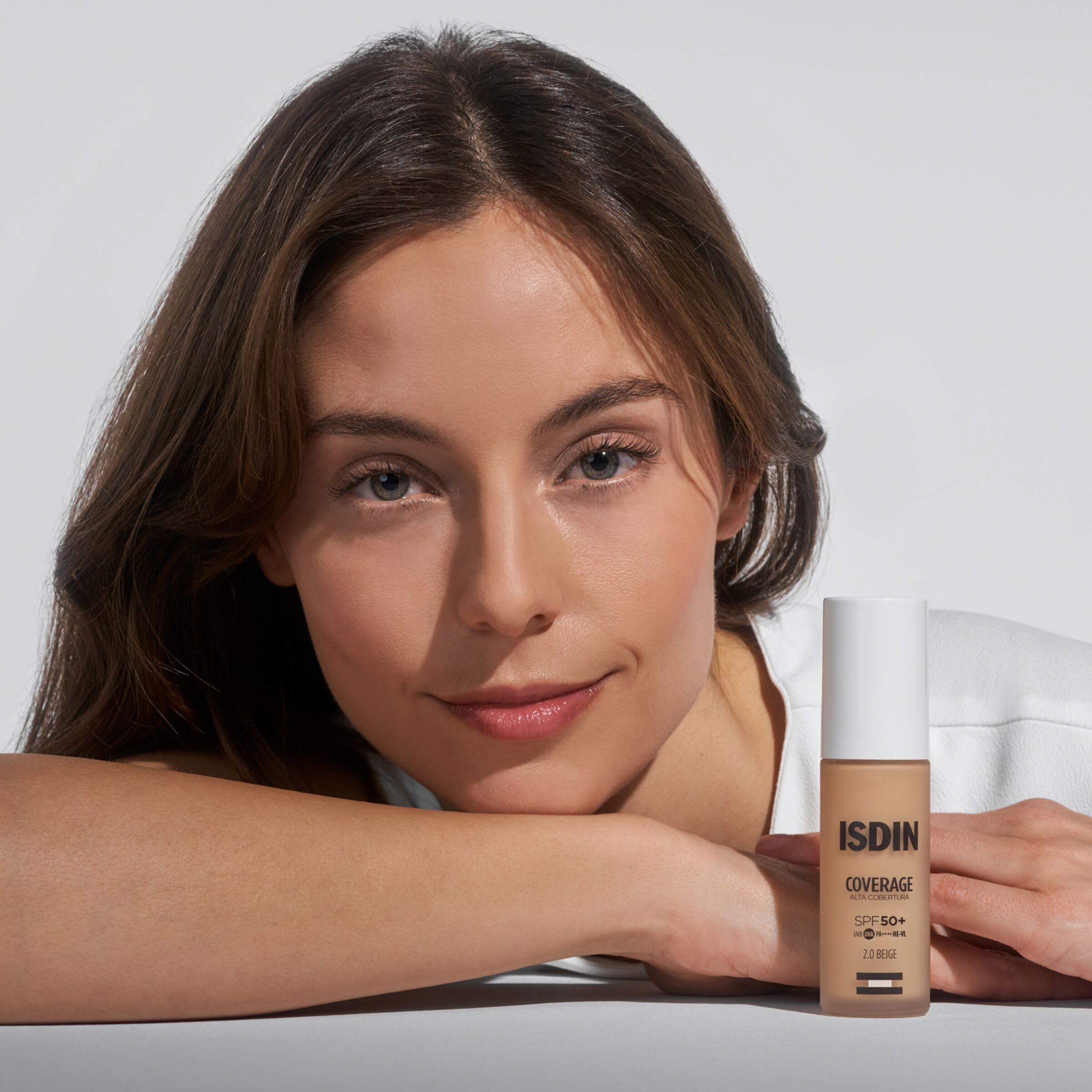 ISDIN Coverage SPF 50, Base de maquillaje con muy alta protección solar, acabado natural, acción antiedad, reduce arrugas y líneas de expresión - 30ml