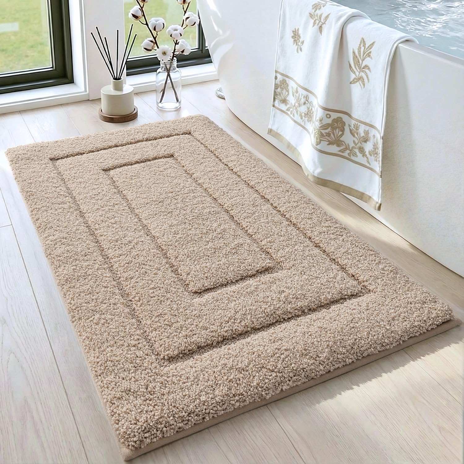 DEXI Badematte rutschfeste, weicher Mikrofaser Badezimmerteppich, saugfähiger Badteppich, maschinenwaschbar Badvorleger für Dusche, Badewanne und Toilette, Beige, 60 x 90 cm