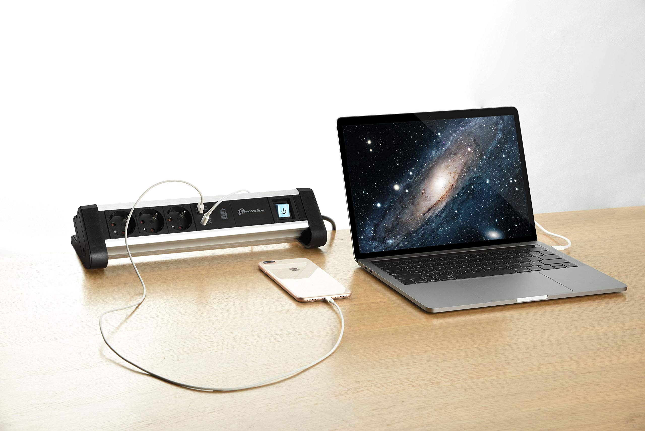 Electraline - 62556, Ciabatta di alimentazione multipla per ufficio, con 3 prese Schuko + 2 porte USB 60 W (1 Tipo C (Power Delivery) per la ricarica dei computer + 1 USB 3,0 A ricarica rapida),