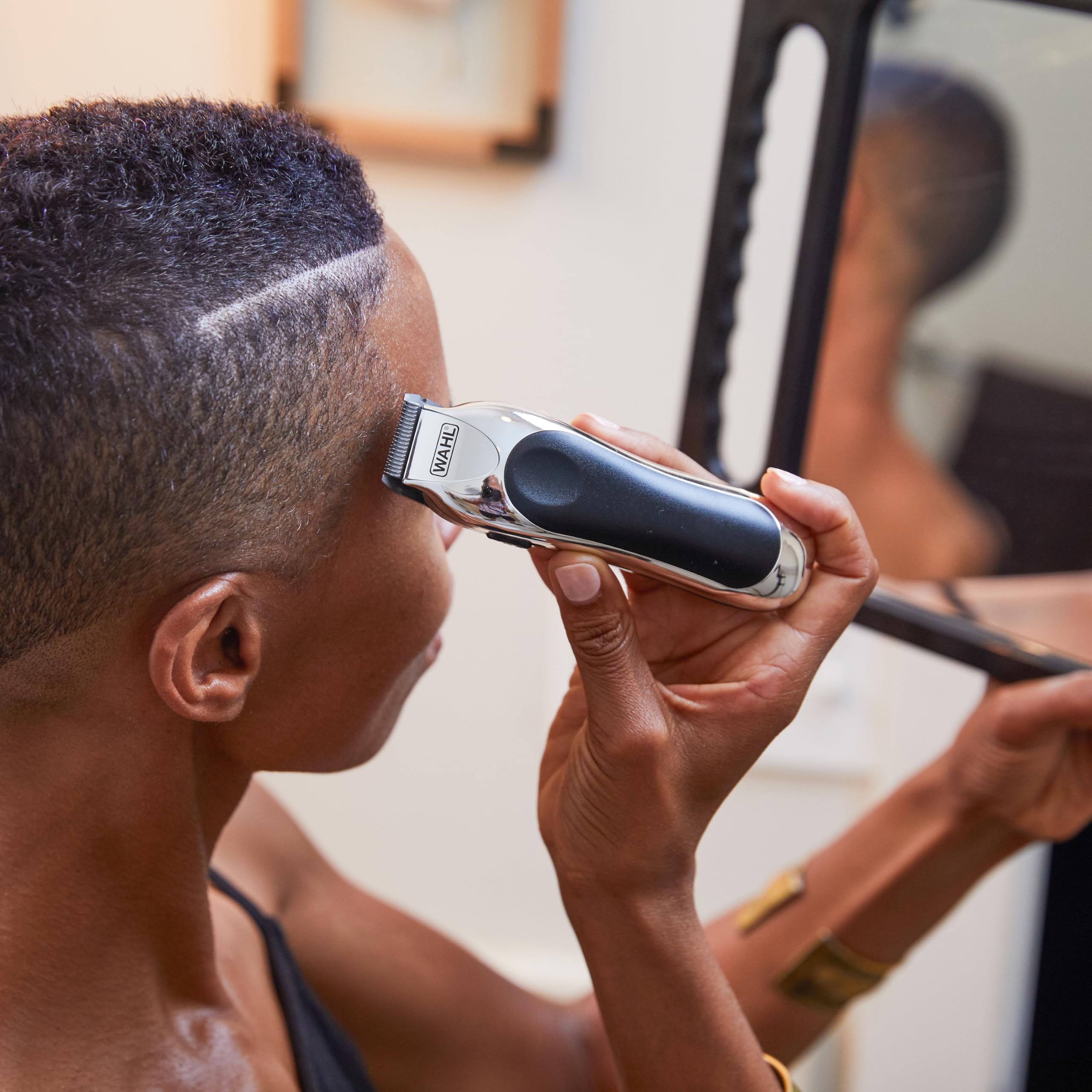 WAHL Chrome Pro Deluxe cortadora de pelo eléctrica con cable y palanca de ajuste, kit completo con recortadora a pilas, capa, espejo, tijeras, 10 peines guía, pinzas para el pelo