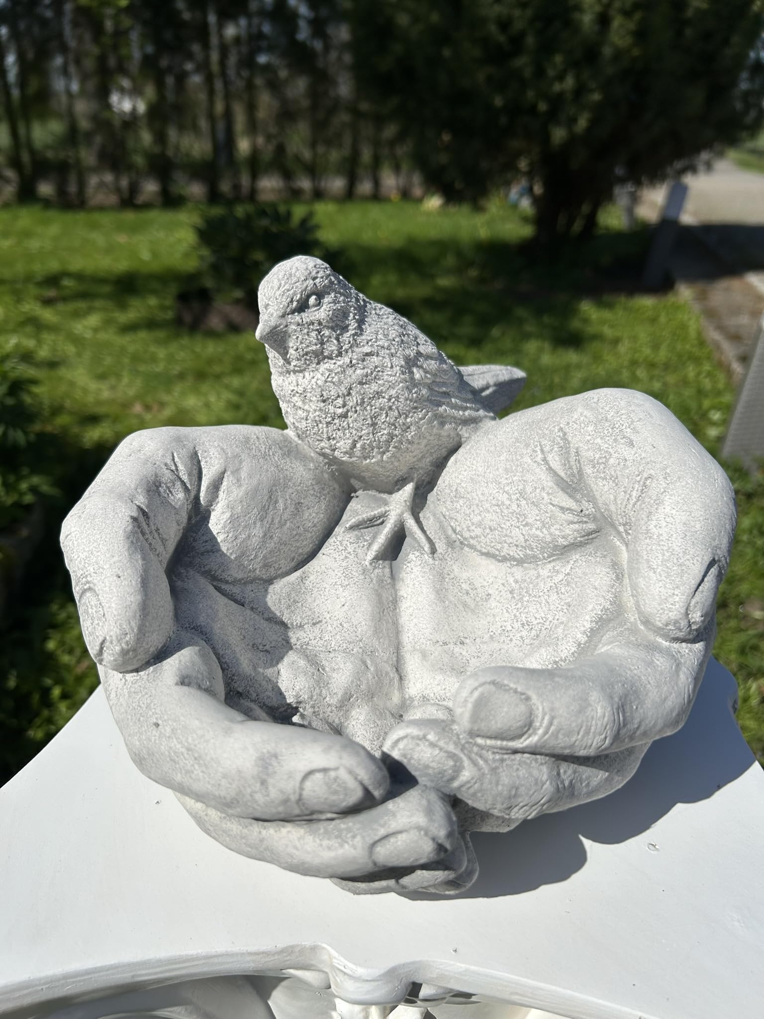 FABRIQ Handförmige Vogeltränke 17 cm – 6 kg Massive Zement Figur – Wetterfest – Gartenvogelbad