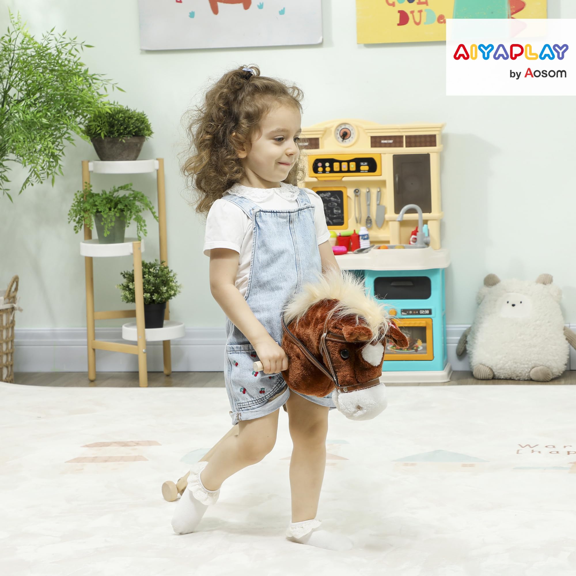 AIYAPLAY Hobby Horse Steckenpferd mit Sound, Griffe, Rolle, Holzstock, Hobby Horsing aus Polyester mit Langer Mähne für Kinder 24+ Monate, Stockpferd & Rollenspiel