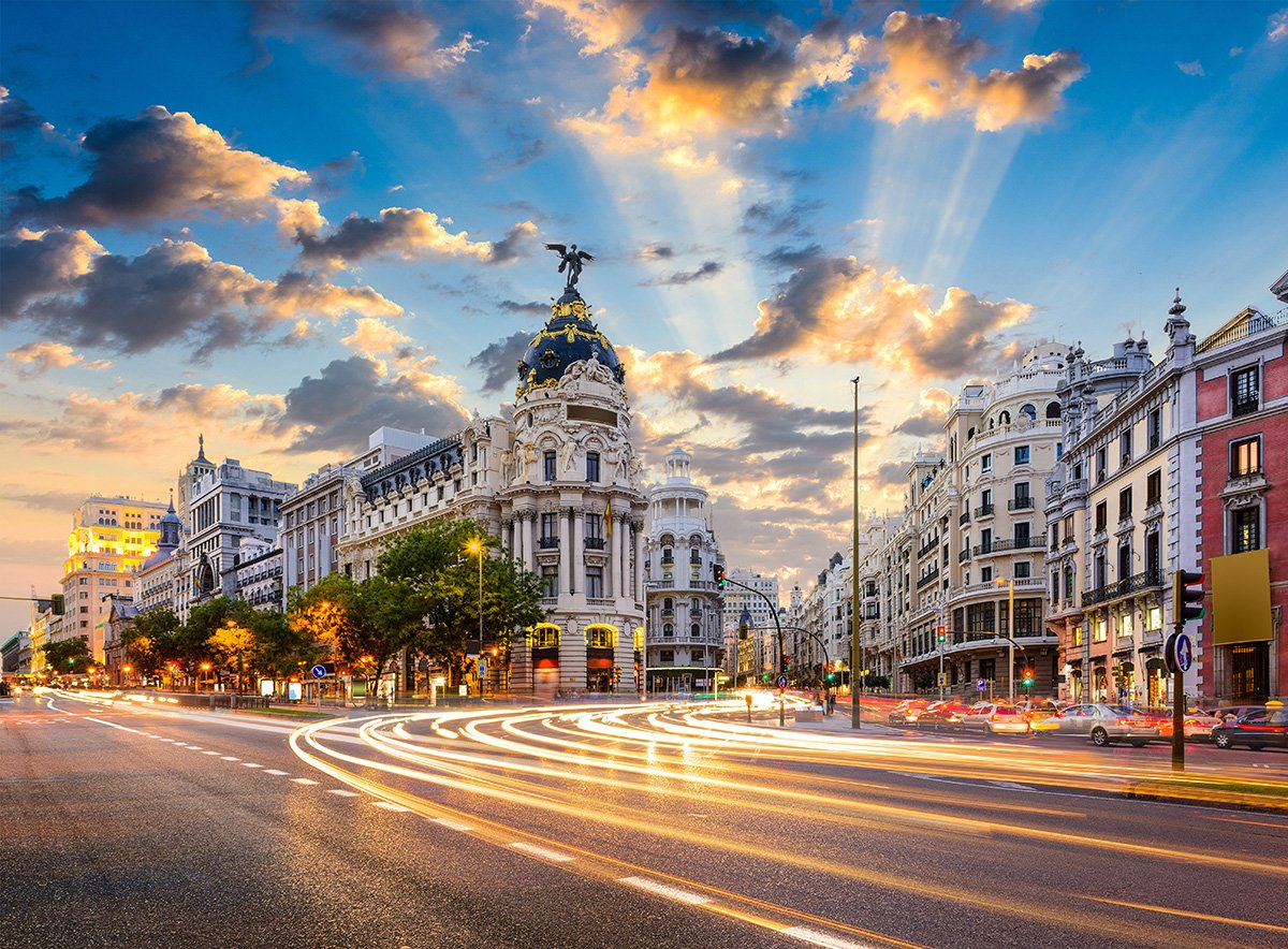 Calle de Alcalá de Madrid - Fotografía Urbana | Cuadro Canvas Wall Art | Impresión Giclée lienzo algodón puro | Bastidor 3cm | 55x75cm