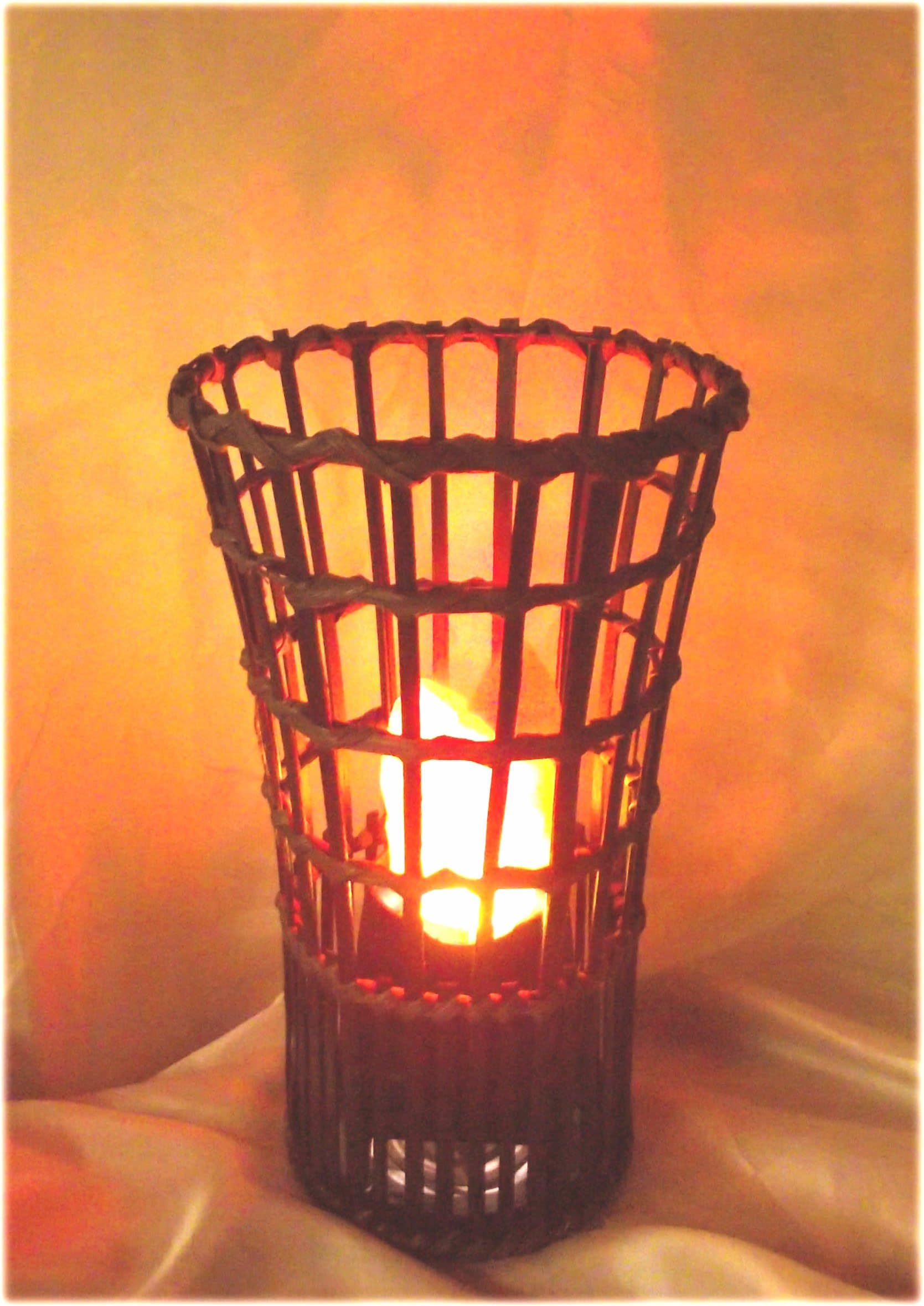 Luxa flamelighting bamboo tower lamp