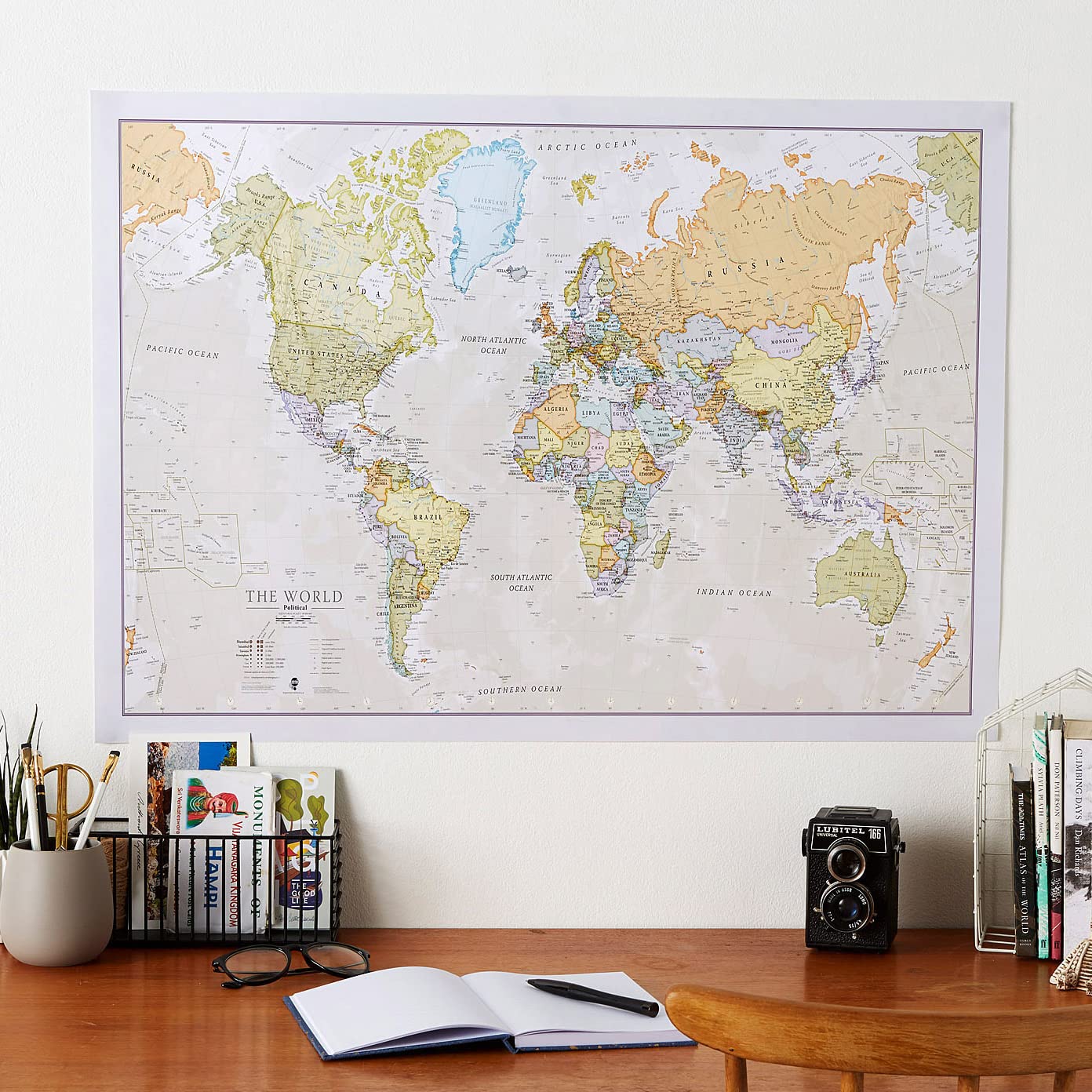 Maps International - Mappa del mondo + Offerta Gratuita una Mappa Italia - stile classico - Laminato