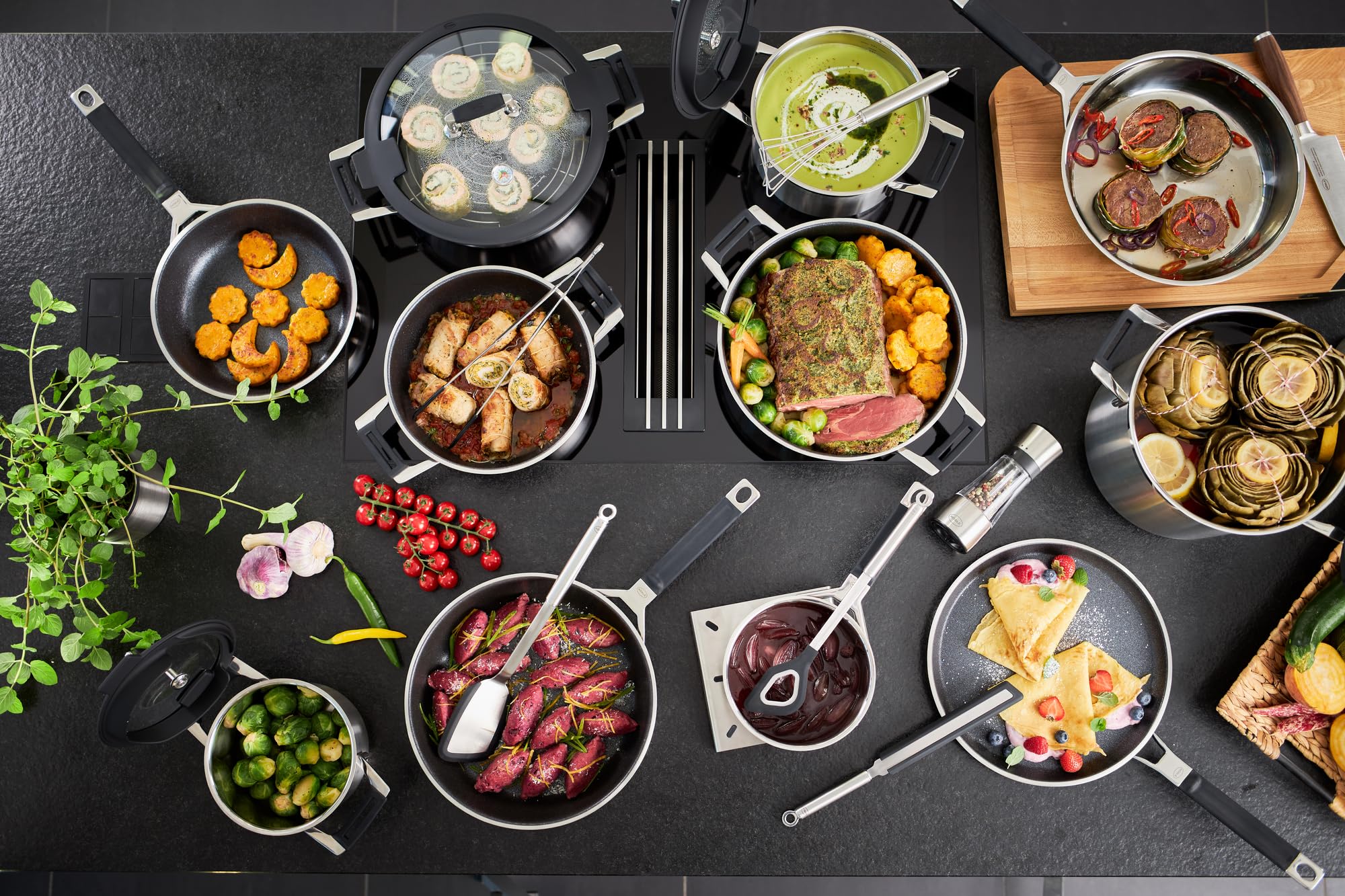 RÖSLE SILENCE PRO Topf-Set 5-tlg., Universaltopfset mit 3 Kochtöpfen, 1 Bratentopf und 1 Stielkasserolle, Edelstahl 18/10, Glasdeckel, Innenskalierung, induktions- und spülmaschinengeeignet