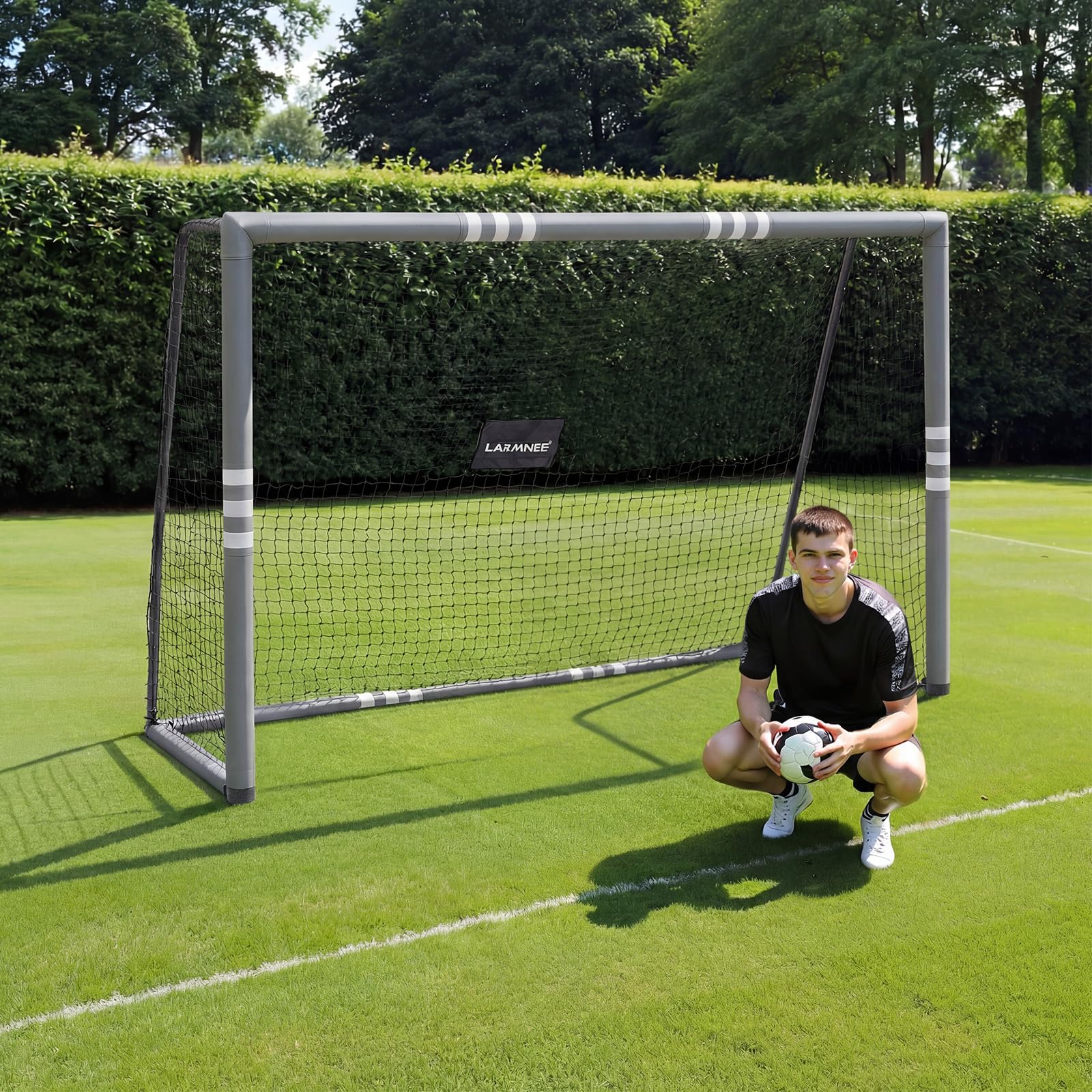 LARMNEE But de Football de 240 cm, Cage de Foot pour Enfant et Adulte, But de Football avec Mousse de Protection, Cage de Foot résistante aux intempéries, Filet en PE