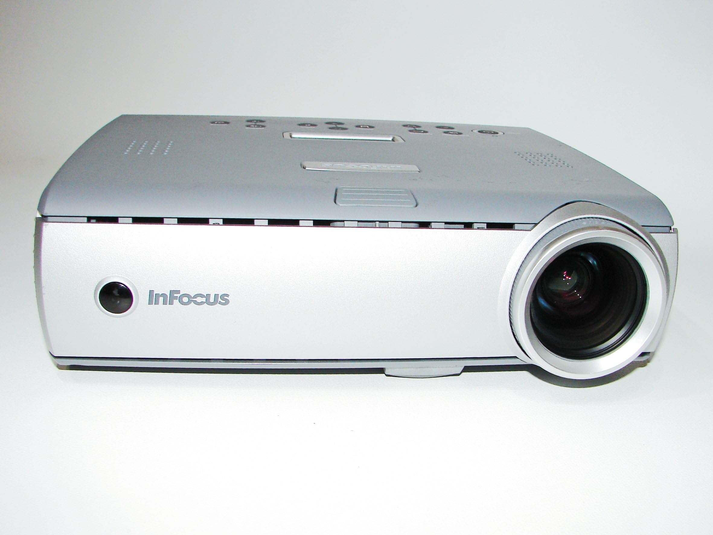 InFocus LP 600 - DLP Projector - 2000 ANSI lumens - 1024 x 768