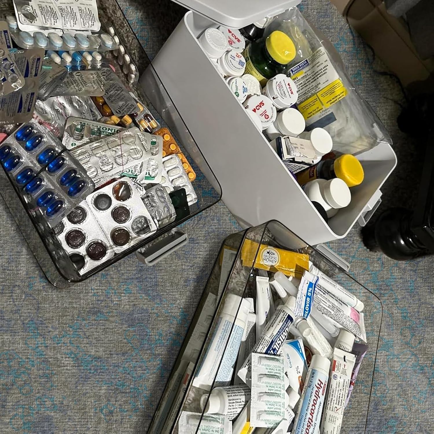 funest Organizador de medicamentos XL de 4 niveles con mango de cuero, pastillero portátil y kit de primeros auxilios vacío con bandeja extraíble para el hogar, viajes, caravana, escuela, dormitorio