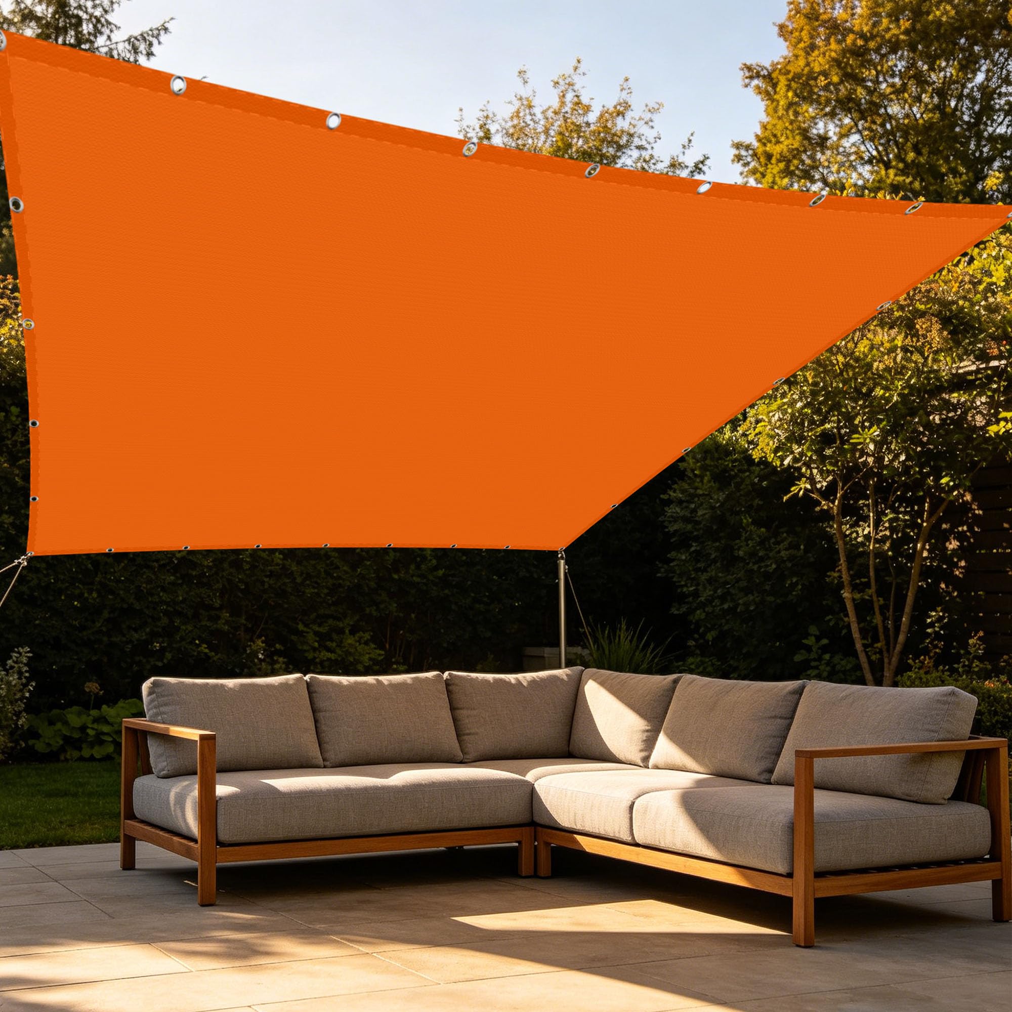Voiles d'ombrage imperméables pour sublimer le balcon et le patio cet été