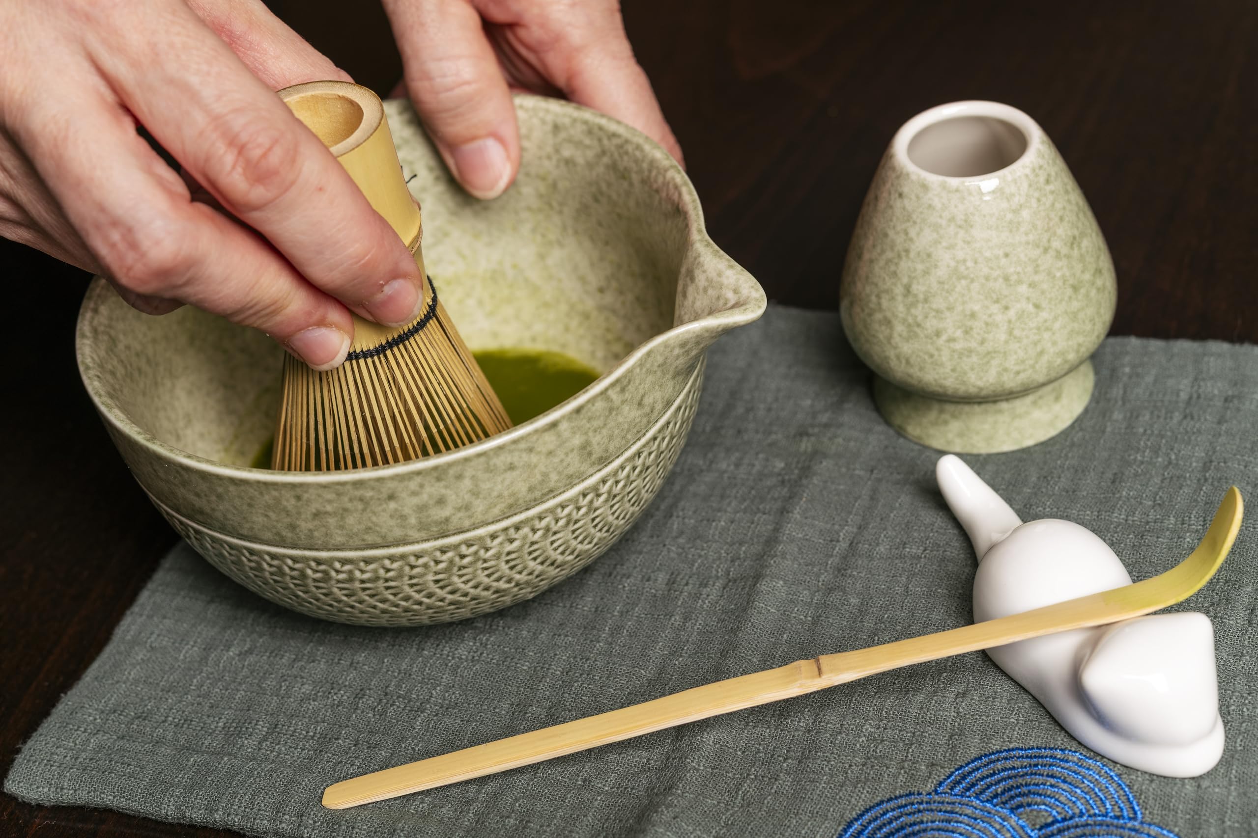 Kit Matcha Completo, Set Matcha Kit de Ceremonia de Te, Juego de Te de 7 piezas. Tazón de Cerámica y Batidor Premium de Bambu de Calidad, Ideal para Regalo. Bienestar y Harmonía.