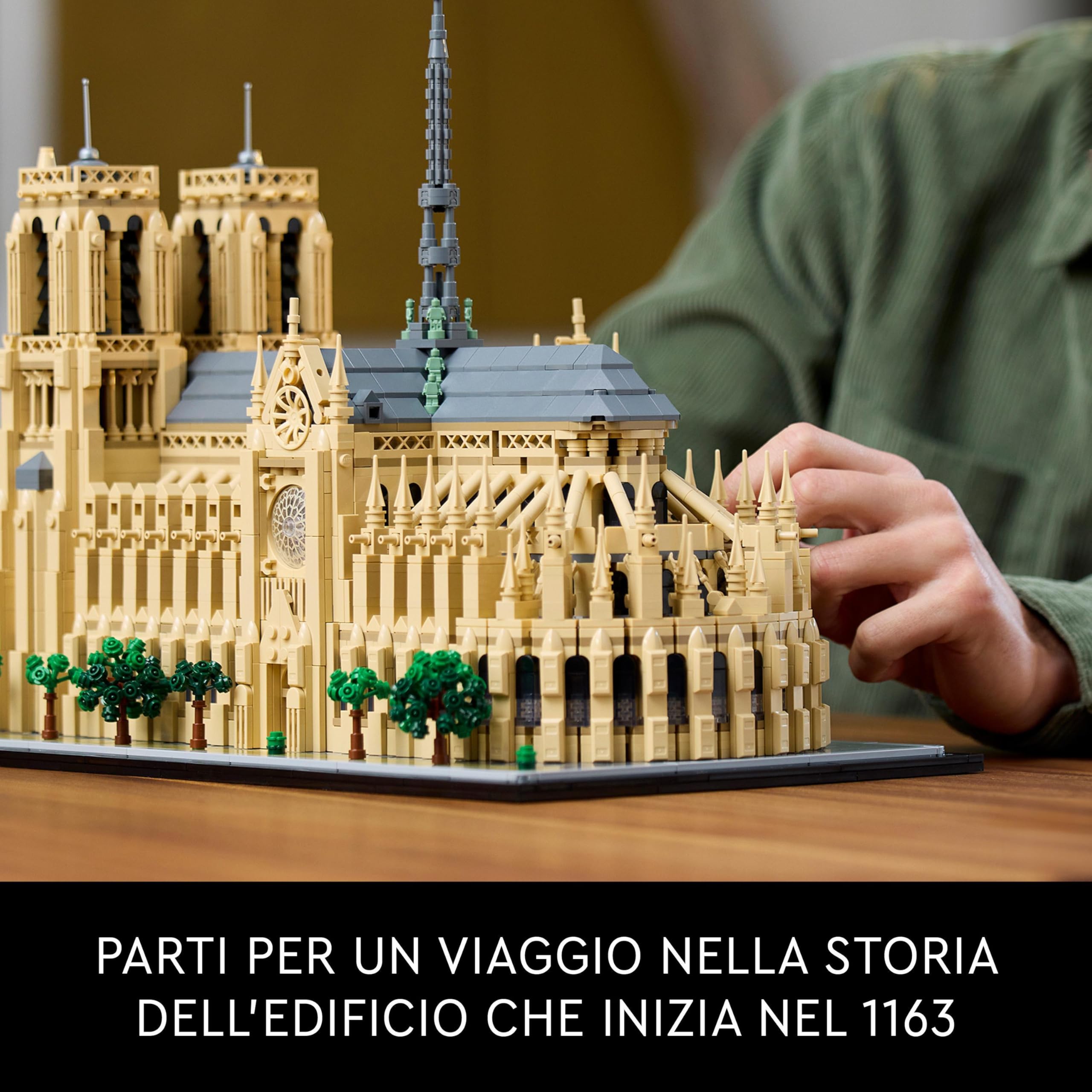 LEGO Architecture Notre-Dame de Paris, Kit Modellismo per Adulti da Costruire, Modellino di Monumento da Collezione, Gadget Regalo di Compleanno per Mamma, Papà, Amanti della Storia 21061