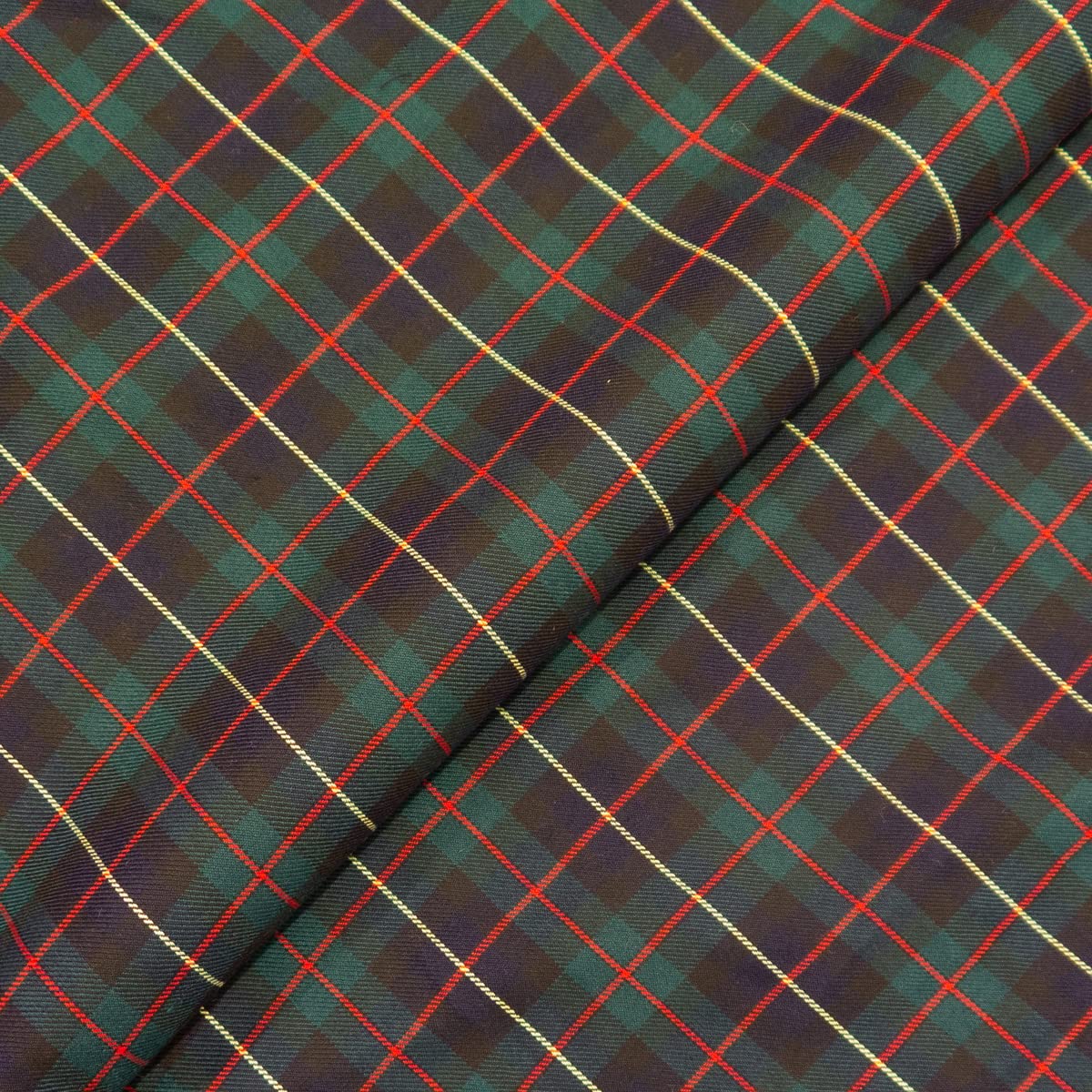 Discount Fabrics Ltd Green D13 Quality Plaid Check Polyviscose Tartan Fabric 58" Wide (, Fat Quarter)