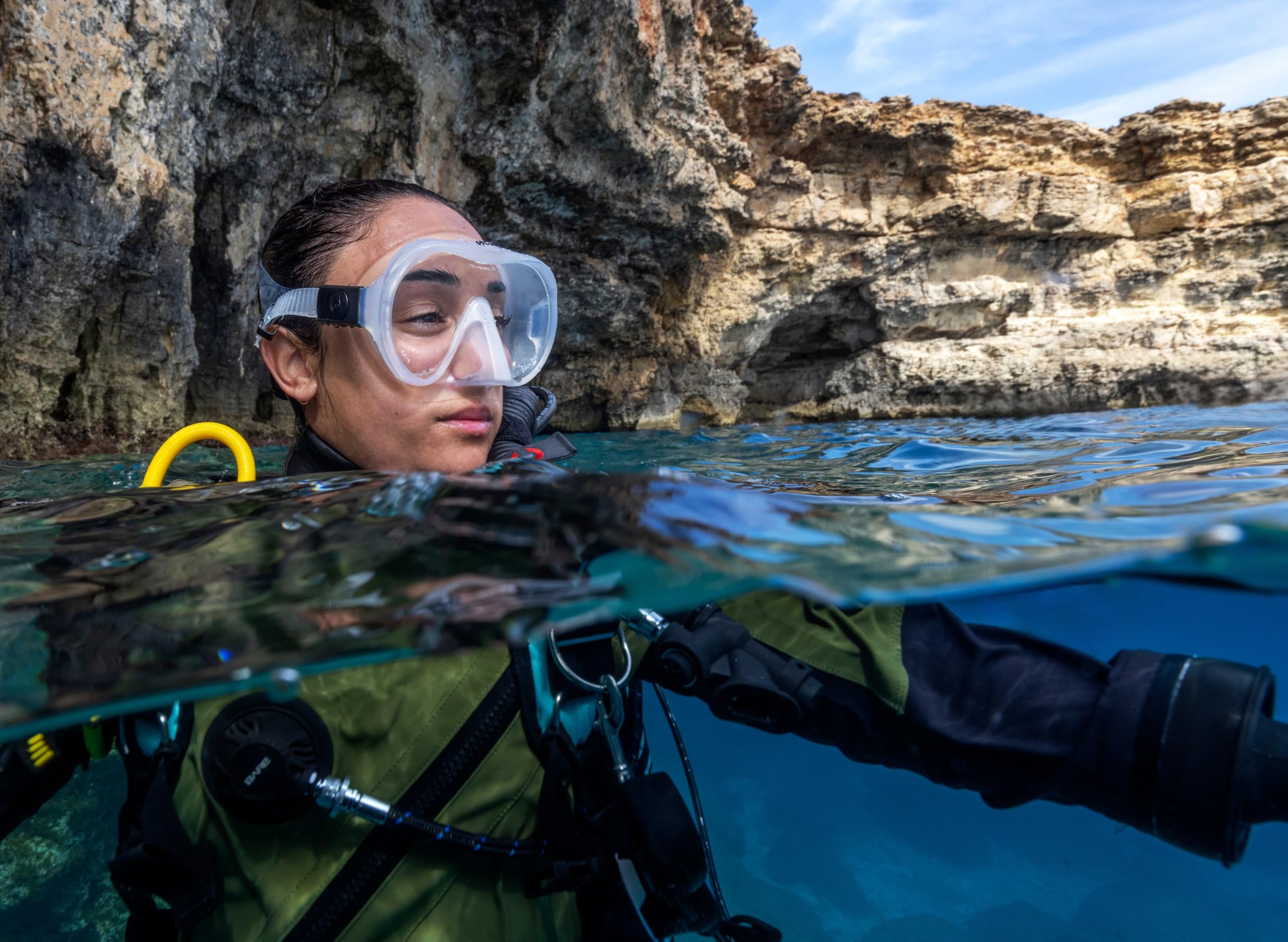 Hollis Máscara M-1 | Ideal para buceo y esnórquel | Cristal ultra transparente | Falda de silicona cómoda sin marco | Amplia gama de visión | Visión sin distorsión | Fantástica visibilidad del color