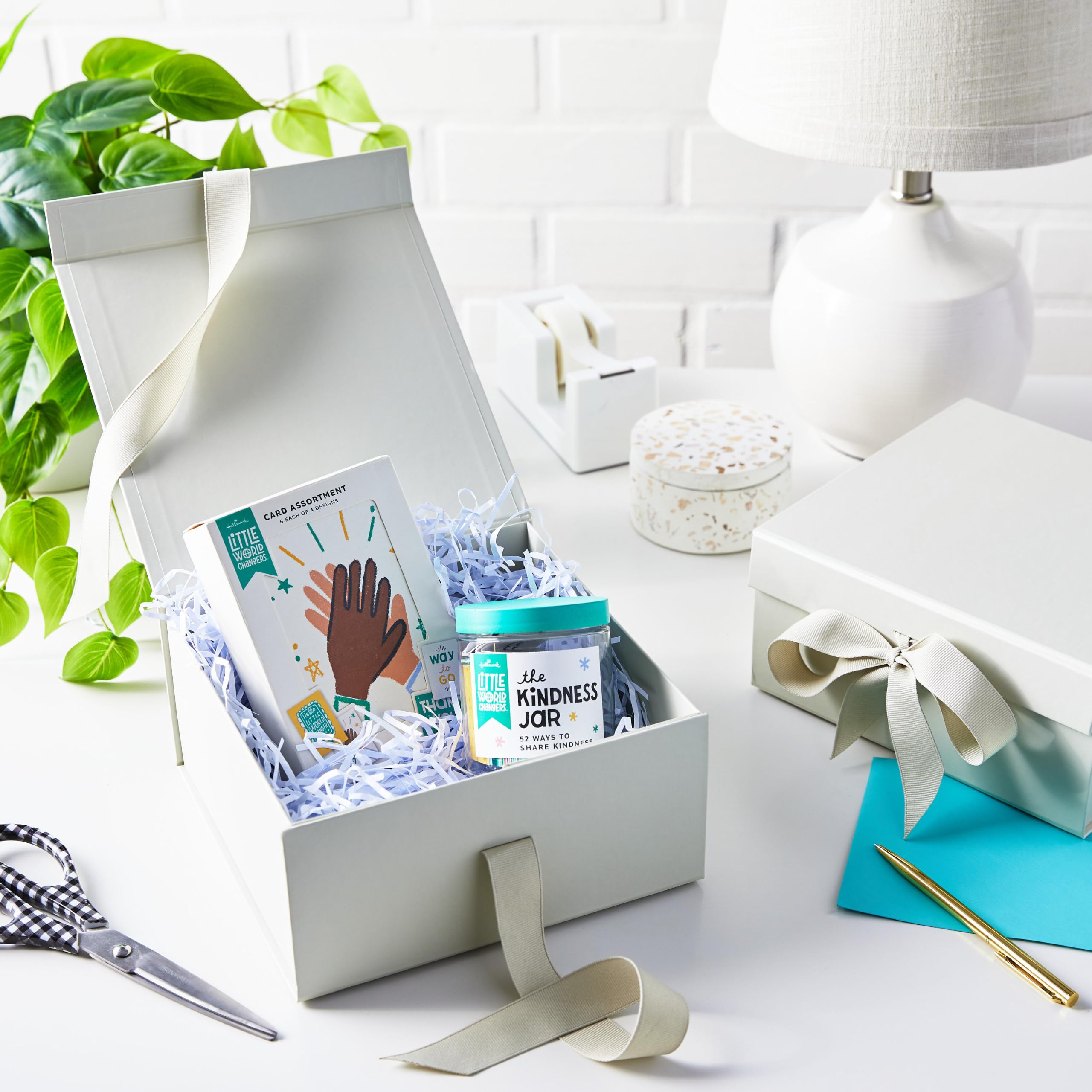 Hallmark Faltbare Geschenkbox Bundle (2 passende Boxen mit Band: perlweiß) für Hochzeiten, Brautjungferngeschenke, Brautpartys, Abschlussfeiern