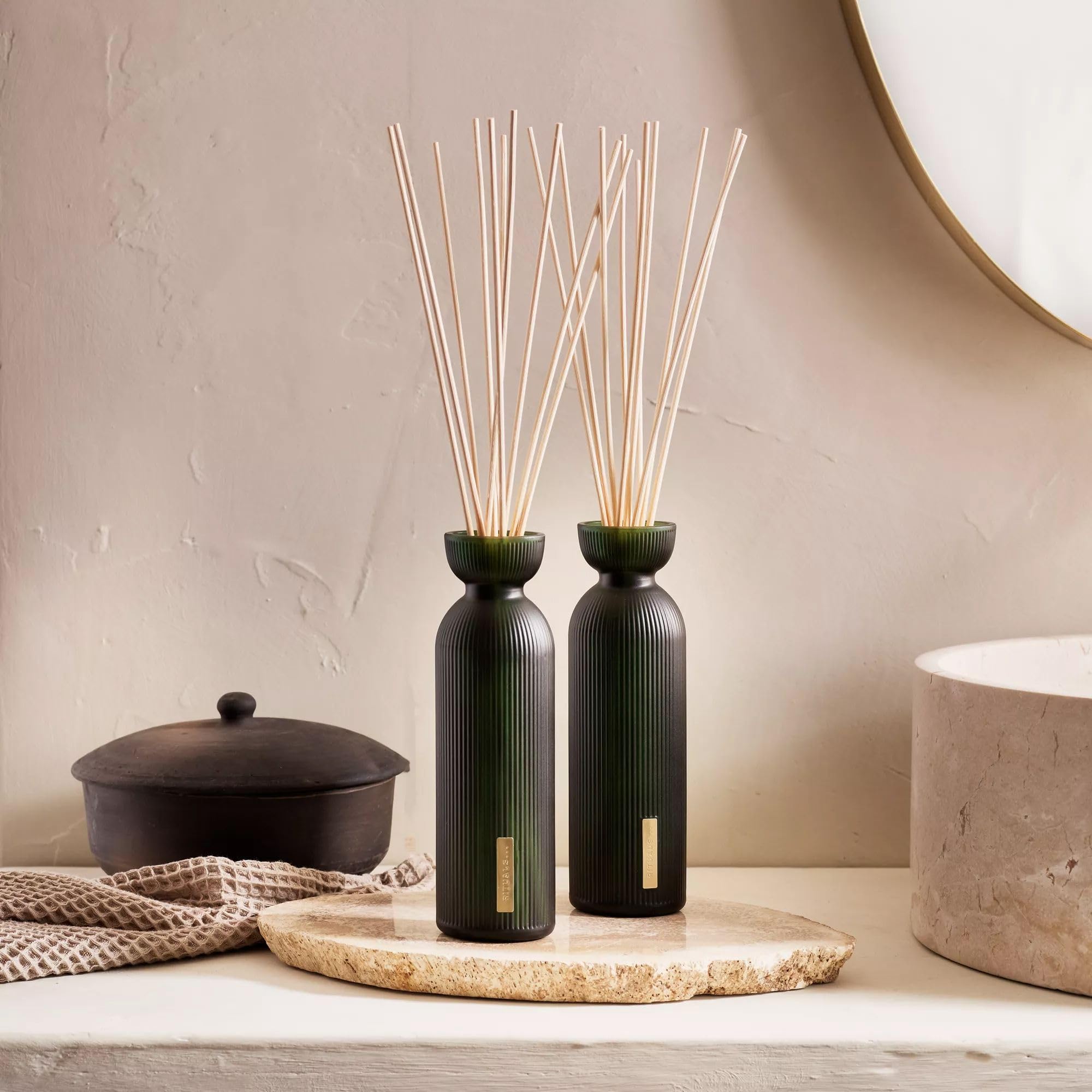 RITUALS The Ritual of Jing – Relax – Set de difusores de Aromas con 2 frascos y 2 Conjuntos de barritas aromáticas con azufaifo y Loto – Ambientadores de hogar relajantes – 2 x 250 ml