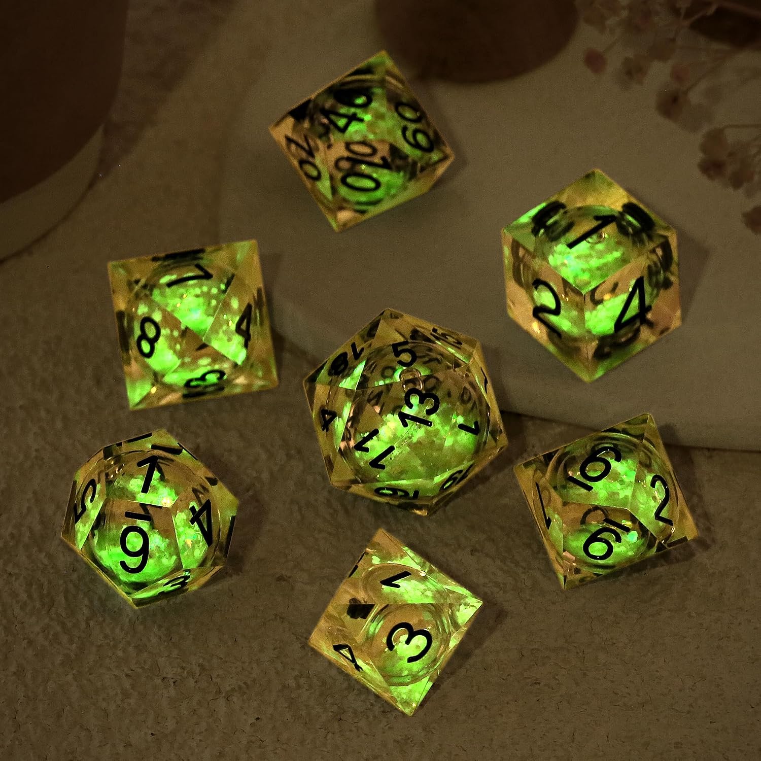 DNDND Luminous Liquid Sharp-Edge Dice Set 7PCS - Clear Resin Polyhedral Dice with Glow-in-the-Dark Green Liquid Orb & Glitter for D&D RPG Table Games （Glow Green
