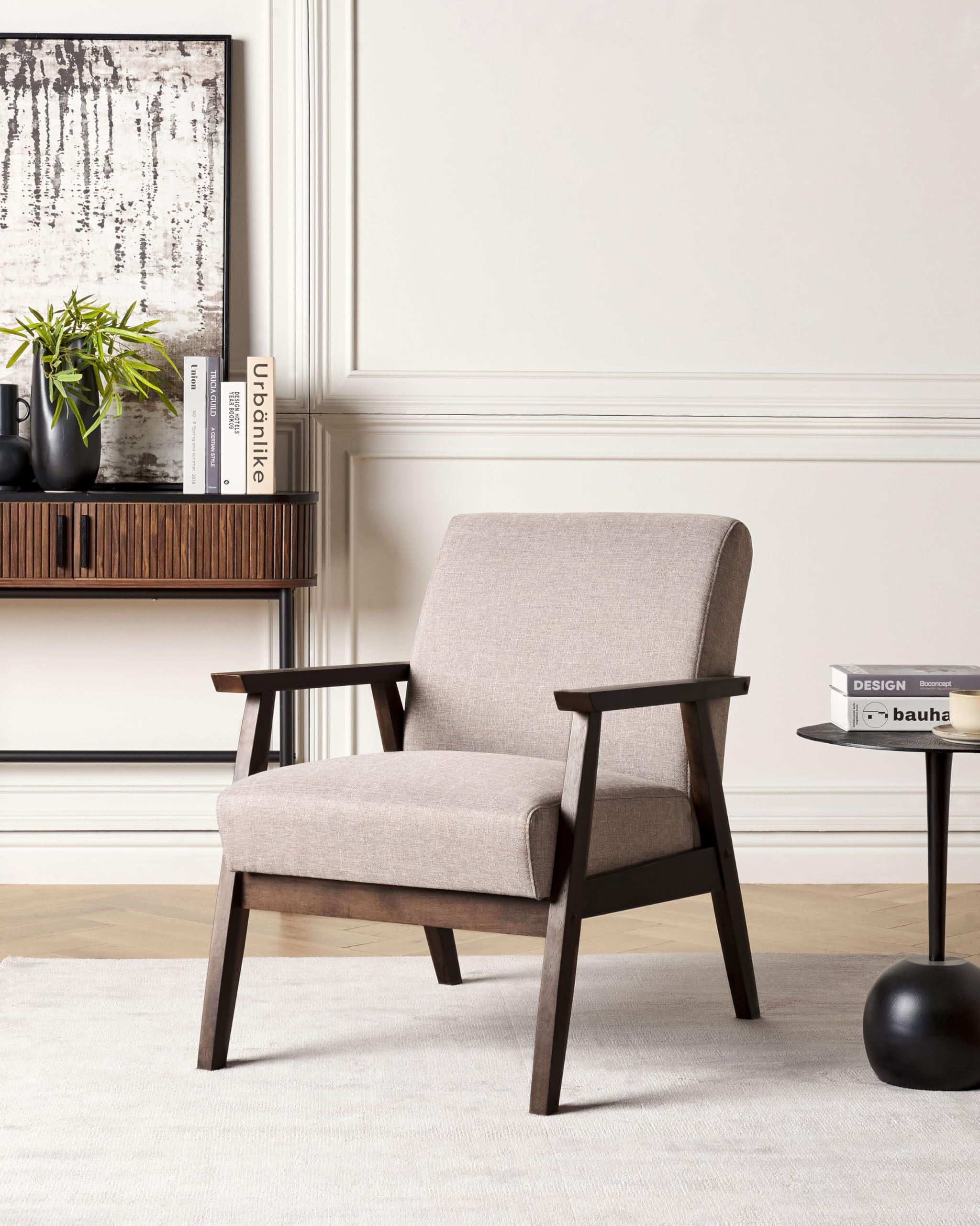 Beliani Retro Wohnzimmer Sessel Stoffbezug beige Taupe mit Armlehnen Holzgestell Asnes