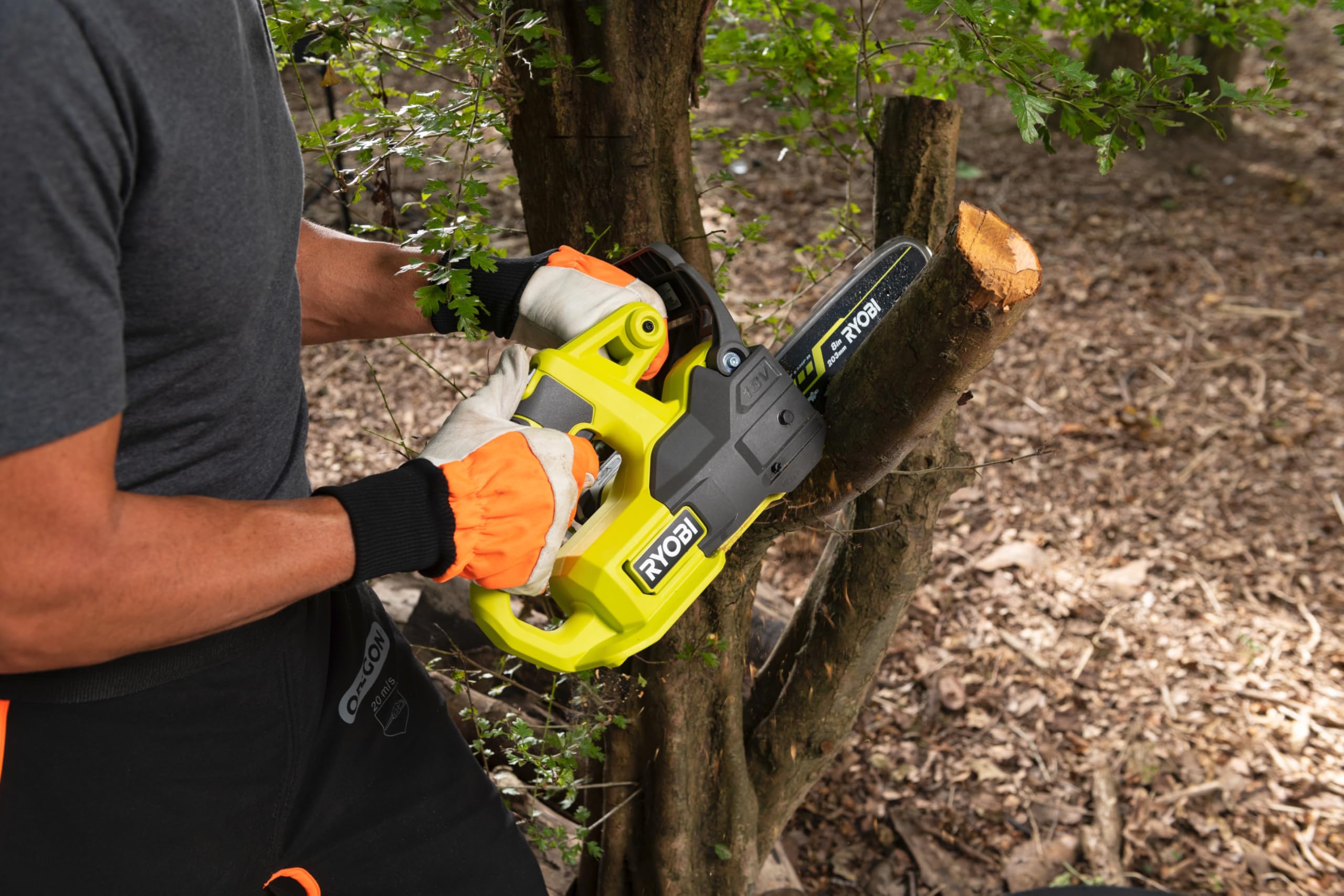 Ryobi RY18CS20A-125 Elettrosega a Batteria 18V ONE+, Barra 20 cm, Batteria 2,5 Ah e Caricabatterie Inclusi, Leggera e Maneggevole
