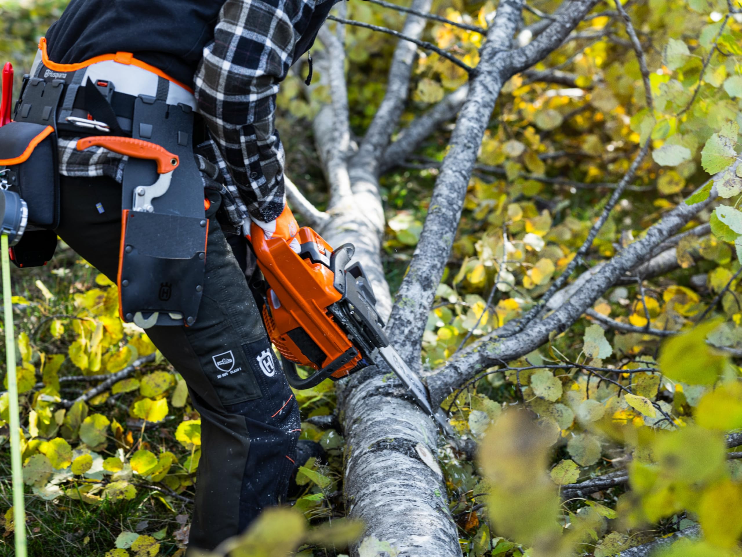 Husqvarna 445 S 15" – Leistungsstarke Allround‑Kettensäge für anspruchsvolle Holzarbeiten mit 38cm Schwertlänge