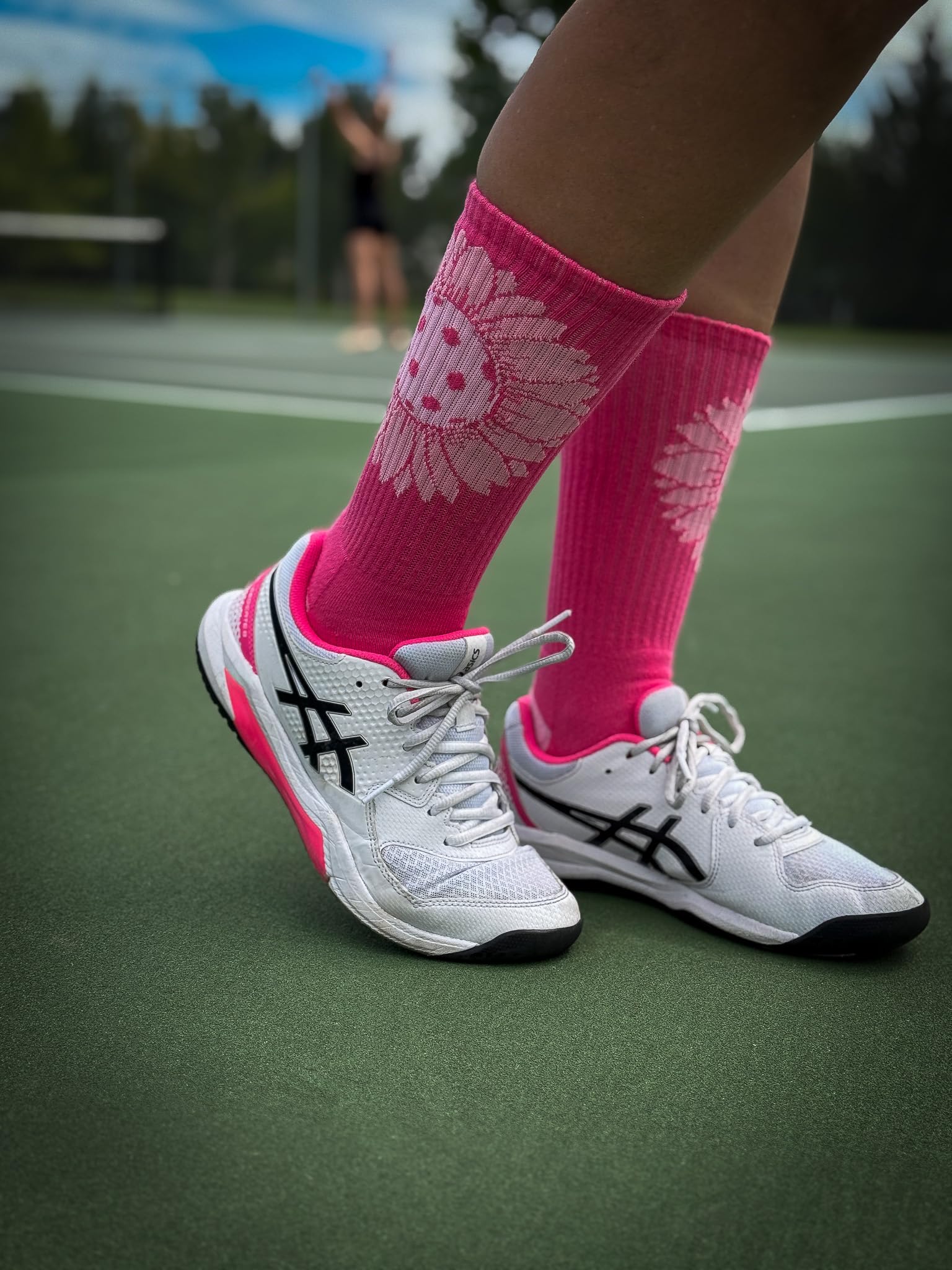Women's Pickleball Crew Socks | Cushioned & Breathable Athletic Sock with Fun Daisy Graphic | Sizes 6-9 & 9-13