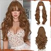Sofeiyan Wavy Long Wig, 60 cm Caramel Brown Heat-Resistant Wigs with Bangs, Synthetic Natural Hair for Women, Suitable for Everyday Parties, Festive Cosplay