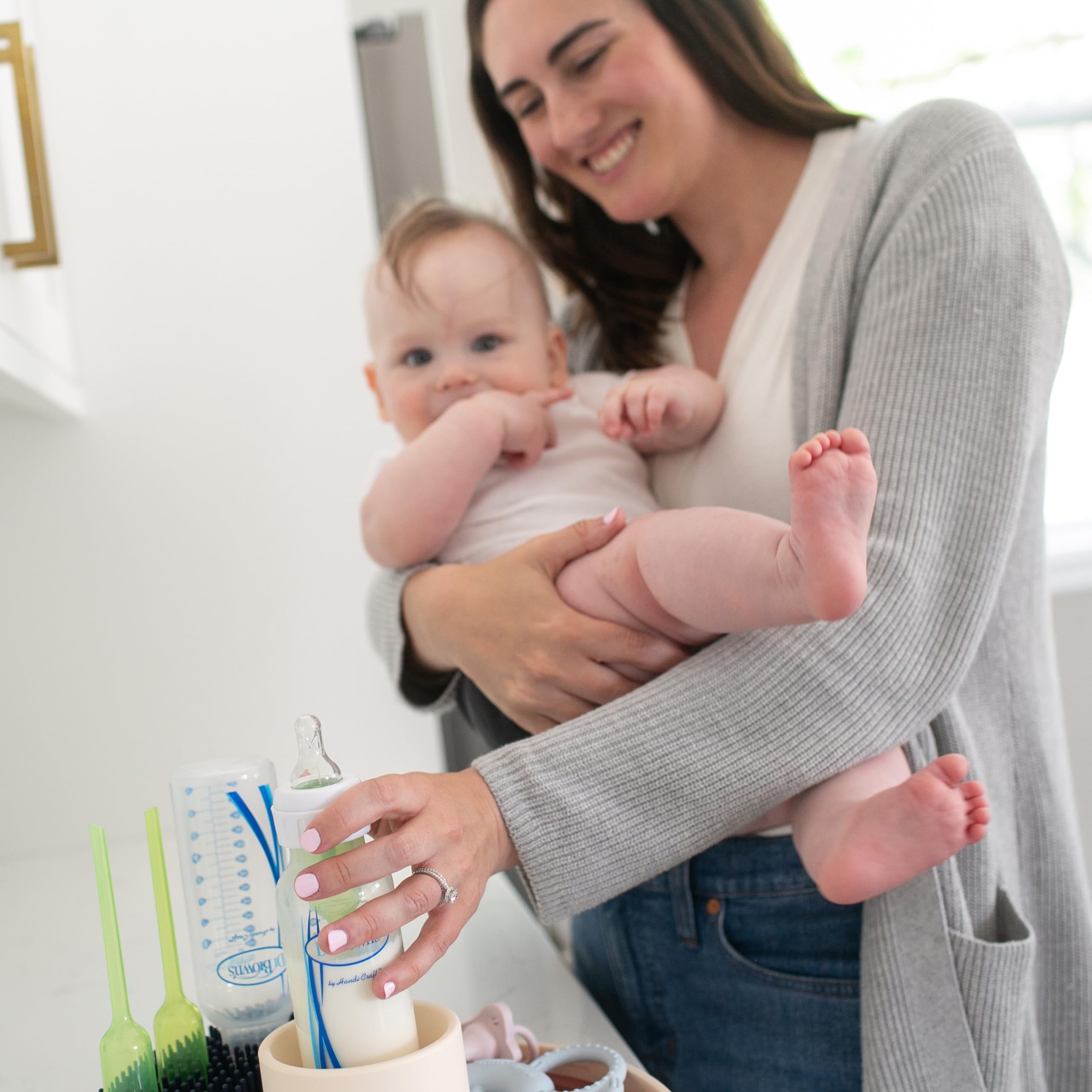 Dr. Brown's Tapis en silicone 2 en 1 Dry & Prep, tapis de séchage pour biberon en silicone avec pinces amovibles pour les essentiels de bébé, préparation intégrée du biberon, sans BPA