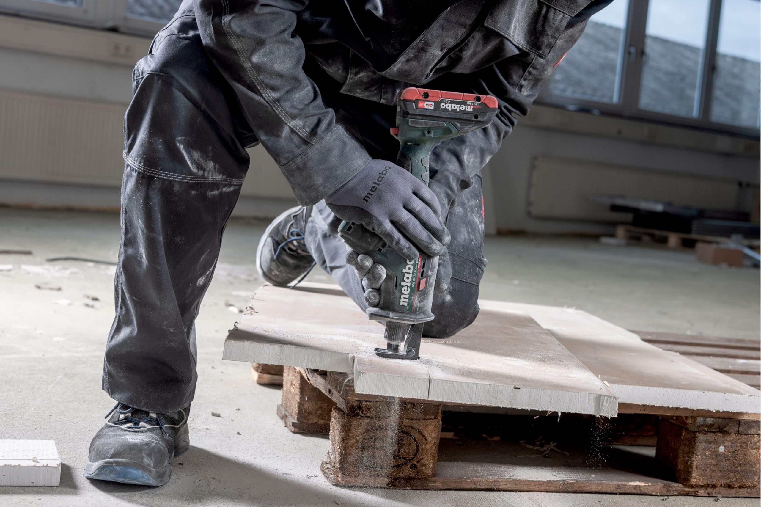 Metabo Akumulatorowa piła szablasta SSE 18 LTX BL Compact (602366840) 18 V; metaBOX 145, napięcie akumulatora: 18 V, prędkość skokowa przy biegu jałowym: 0-3000 /min, skok brzeszczotu: 16 mm