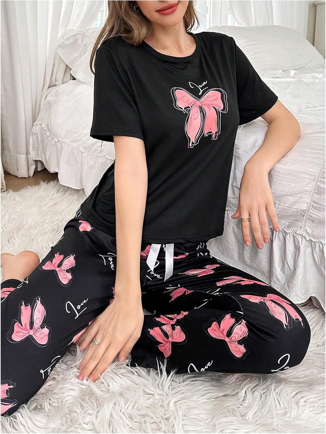 WDIRARA Women's Sleepwear Closed Eyes Print Casual Tee and Pants Pajama Set - Image 4