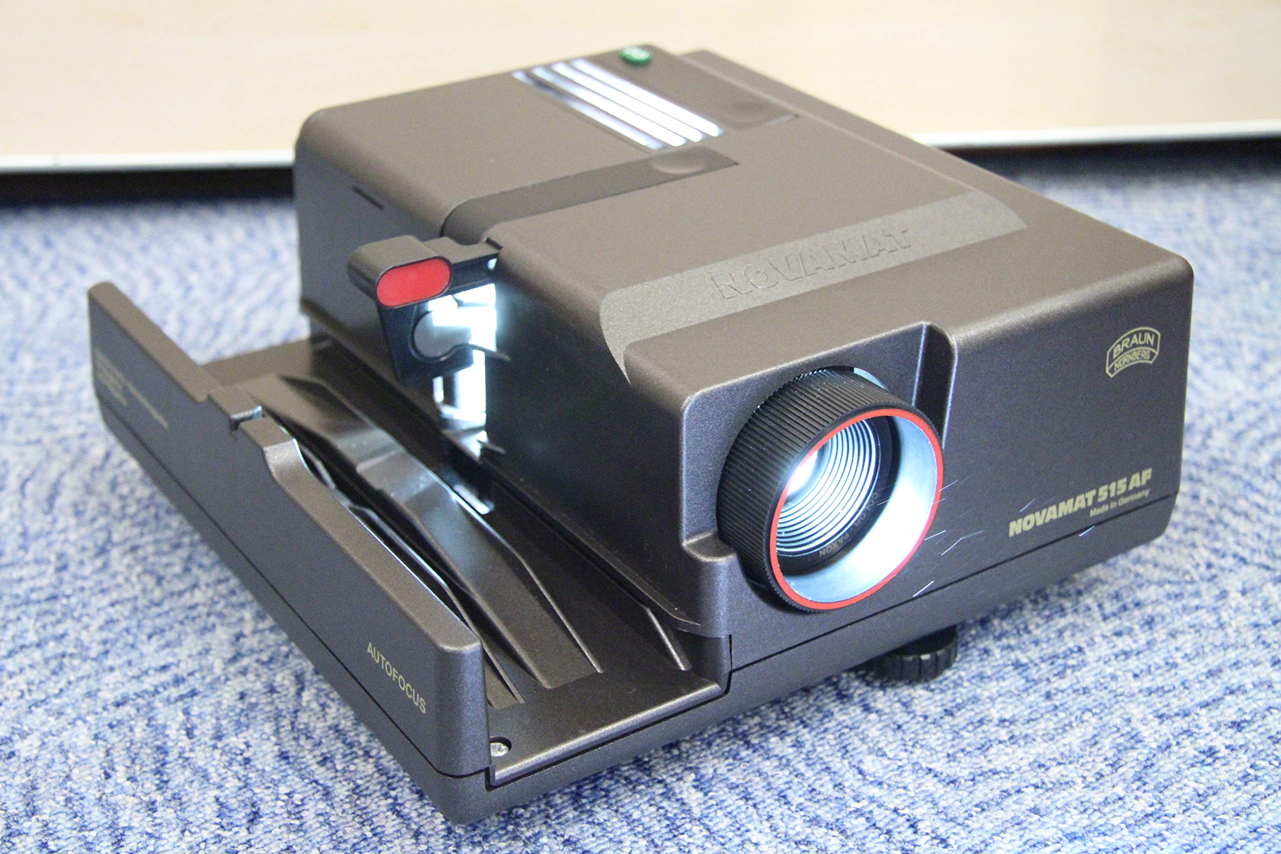 Braun Novamat 515 AF Diaprojektor mit Autofocus und Kabelfernbedienung