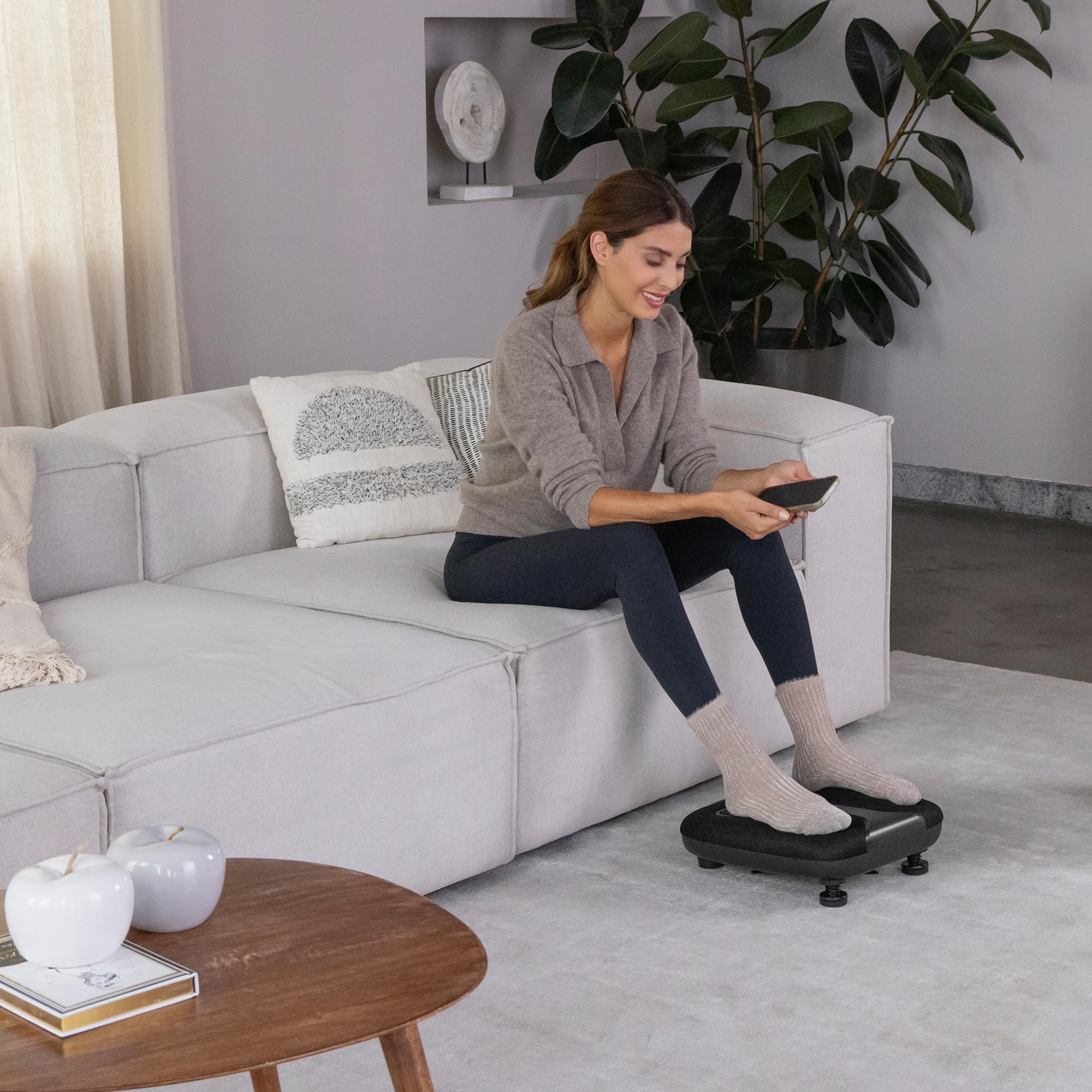 medisana LM 100 Bein- und Fußmassagegerät, Shiatsu-Massagegerät | Fußmassage mit Wärmefunktion zur Entspannung, Massage mit 2 Vibrationsplatten für Lymphfluss und Durchblutung, elektrisch