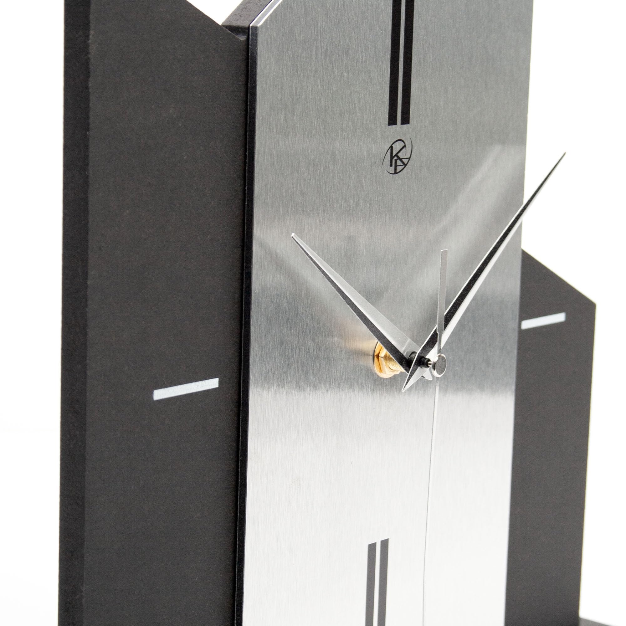 Kreative Feder Standuhr „Silver Church“ aus Holz – Schwarze Tisch-Uhr ohne Ticken; Größe ca. 34,5x30x5cm (Applikation Alu Silber, leises Quarzuhrwerk)