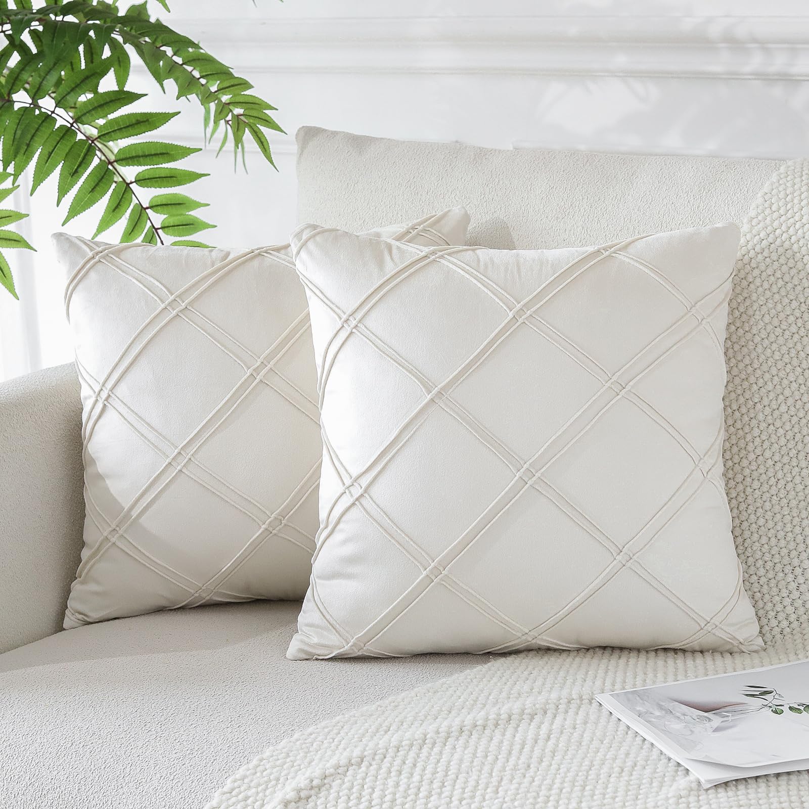 Sungeek Set of 4 Soft Velvet Decorative Cushion Covers Diamond Pattern Pillow Covers with Invisible Zipper Square Throw Pillow Cases for Sofa Car Patio Bedroom Living Room (45x45 cm - Image 3