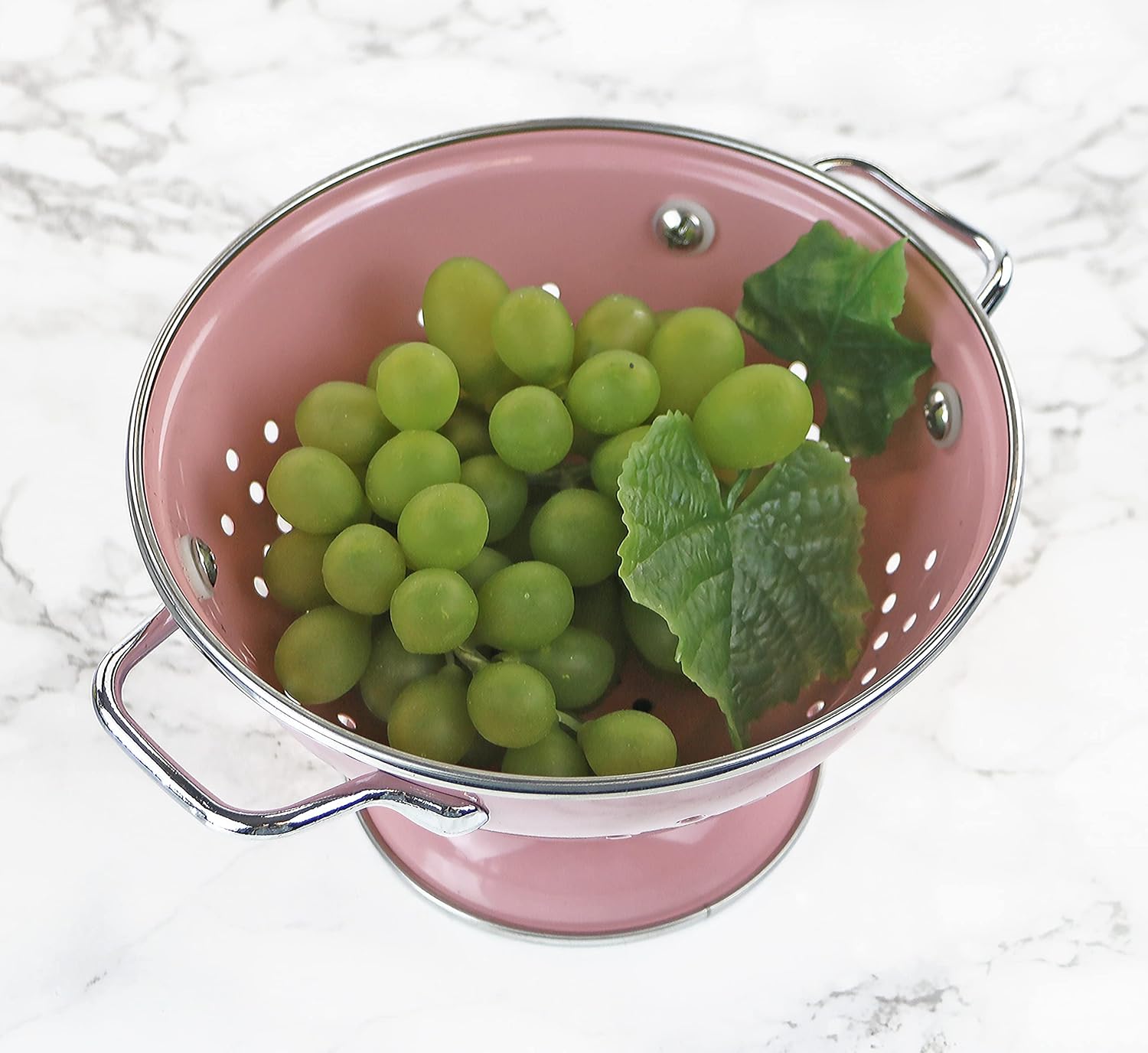 Reston Lloyd Calypso Basics Powder Coated Enameled Colander with Solid Base, Strainer Basket with Handles, for Pasta, Berries, Vegetables, Fruit, Gift Basket, Pink,1 Qt ( 32oz|0.94L)