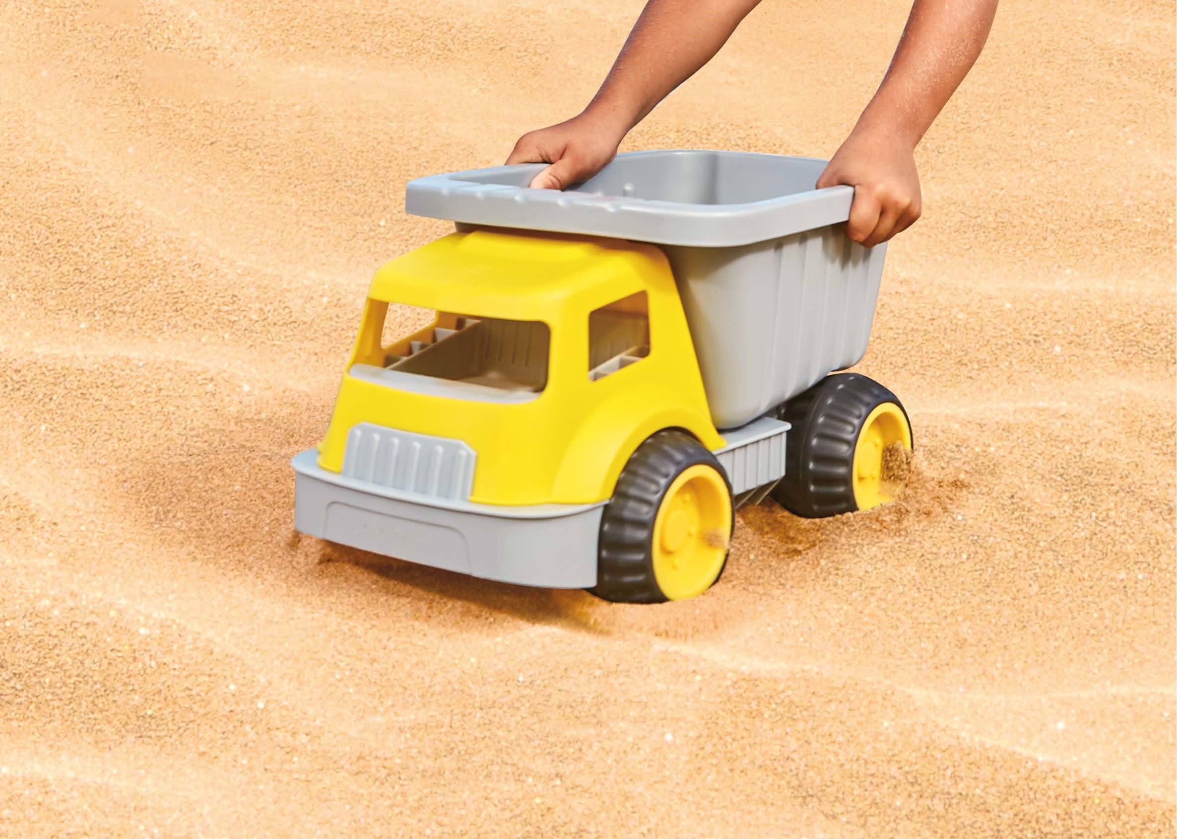 Hape Sandspielzeug Set Kinder Baustelle, Sandlaster mit Baustellen Zubehör und Maurer Set, Outdoor Spielzeug für Strand und Sandkasten