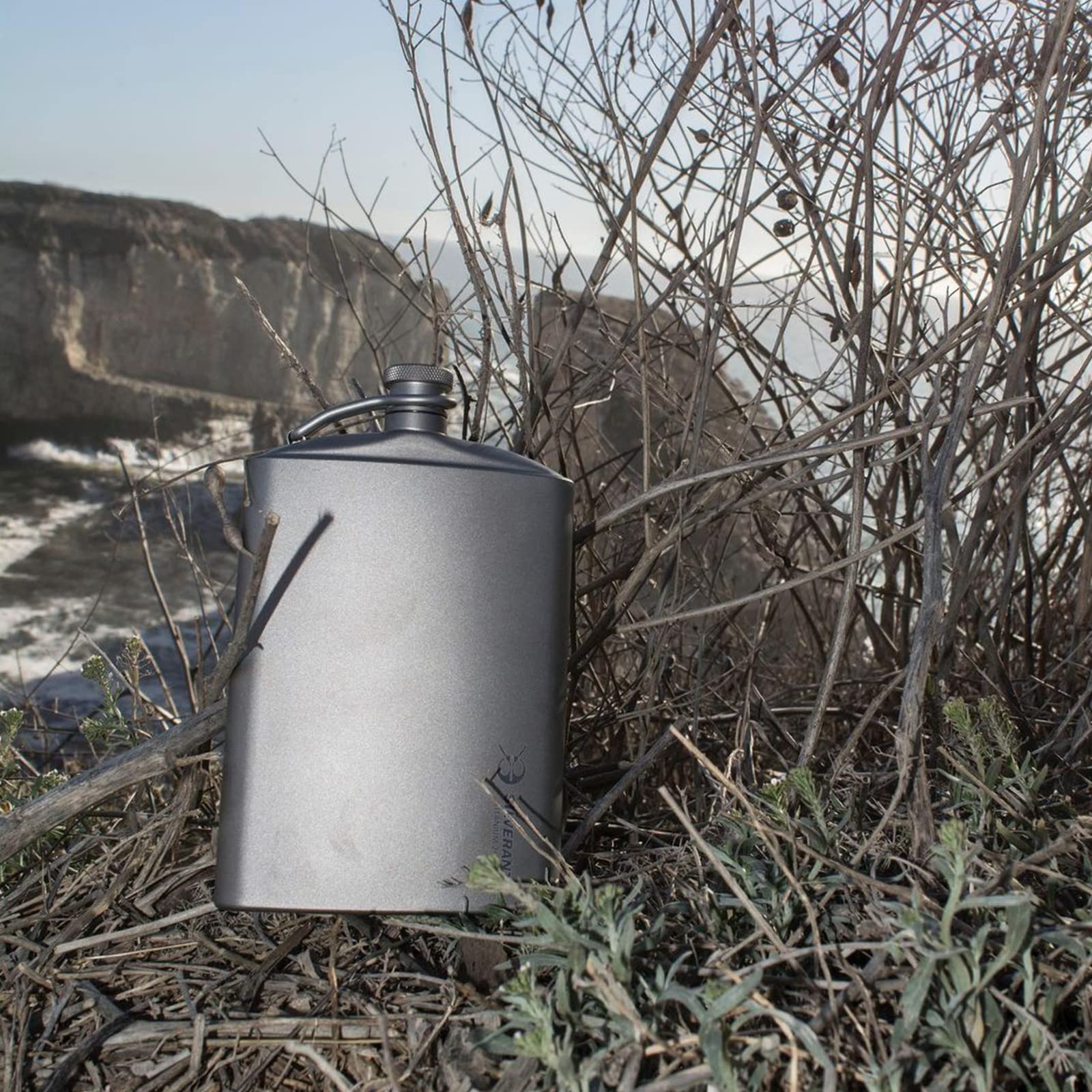 SILVERANT Flachmann aus Titan, tragbare Weinflasche mit Trichter und Schraubverschluss-Clip für Camping, Wandern, Rucksackreisen, Reisen, Outdoor Bushcraft (248 ml, sandgestrahlt)