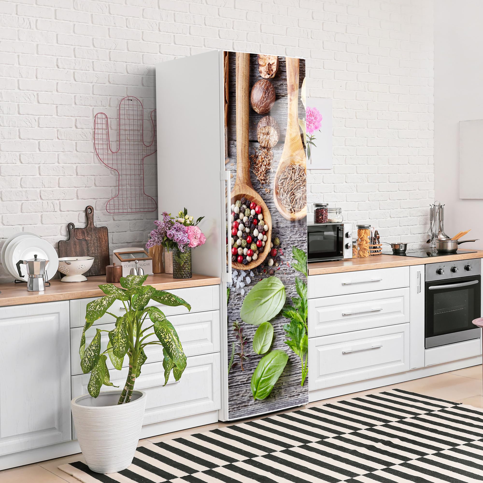 DEQORI Folia magnetyczna do lodówki 60 x 200 cm | motyw zdobiona łyżka kuchenna | dekoracyjna mata magnetyczna ochrona przed zamrażarką | magnetyczna folia dekoracyjna, samoprzylepna, magnetyczna i do
