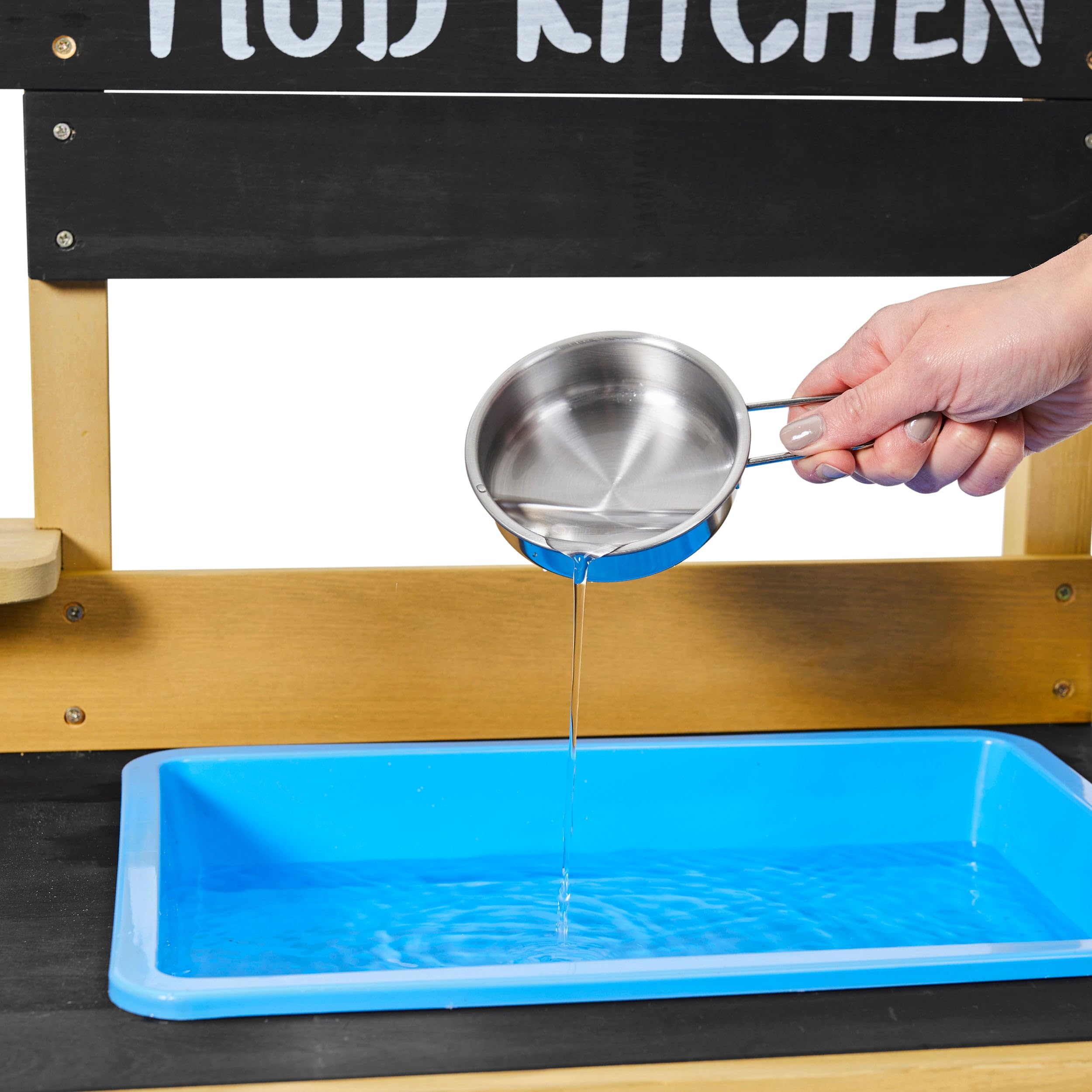 TP Toys Cucina Esterna in Legno FSC – Gioco d'imitazione con Lavello Rimovibile, Piastra di Cottura Dipinta, Accessori Inox – Da 3 Anni – per Giochi di Dinette ed Esterni