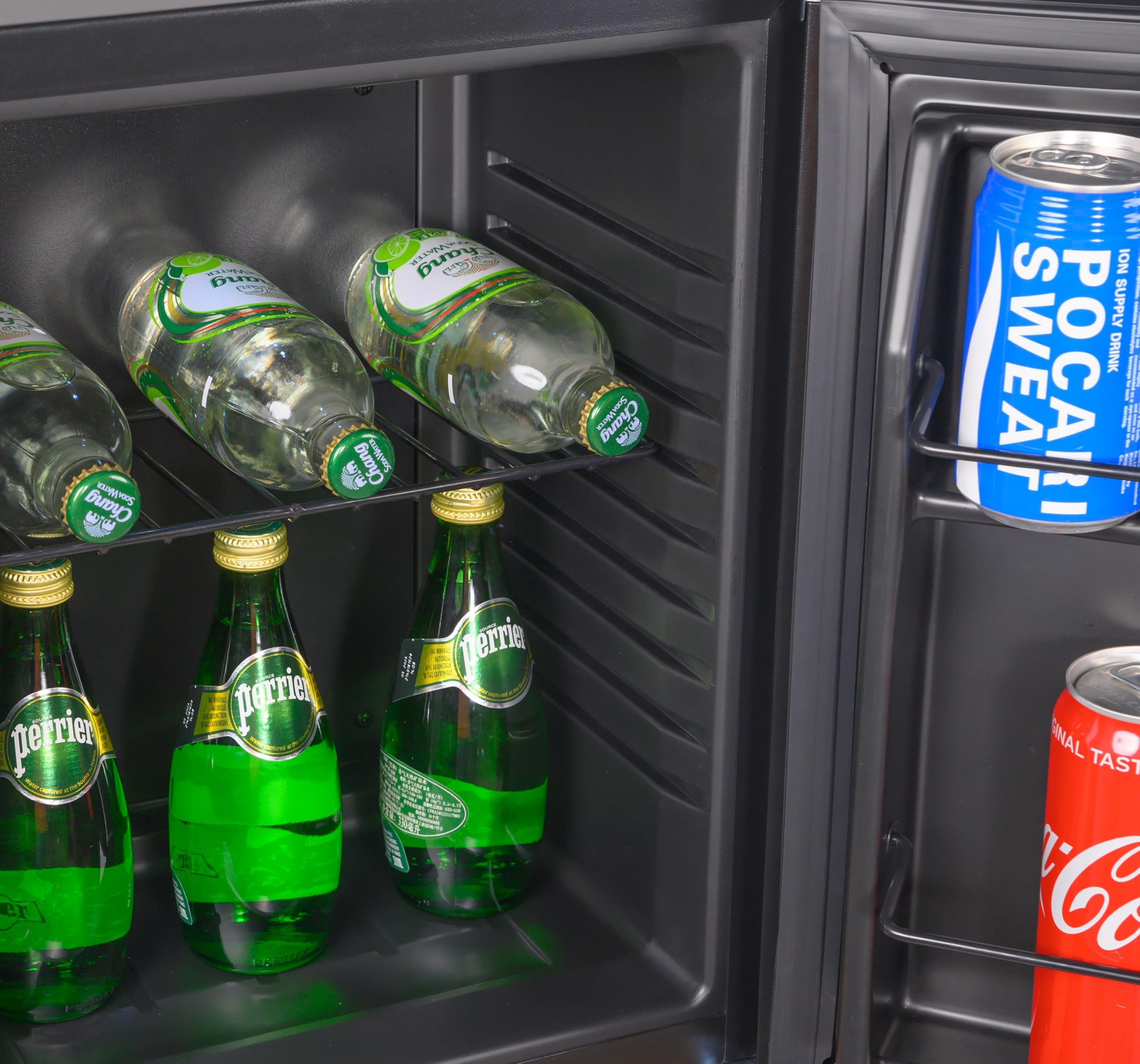 METRO Professional Minibar GMB1025B, 25 L, 55 W, LED-Beleuchtung, 1 verstellbarer Einlegeboden, Umkehrbare Tür, Geräuscharm, Schwarz