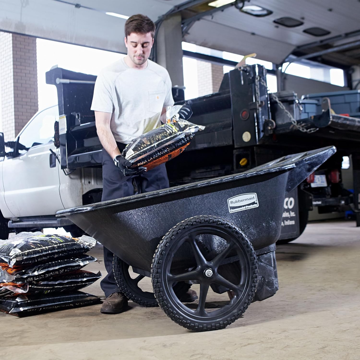 Rubbermaid Commercial Products 8.75 Cubic Foot, All-Weather, Big-Wheel Cart/Yard Cart/Lawn Cart/Wheelbarrow, Yardwork/Landscaping/DIY Projects, Durable/Weather Resistant, Black