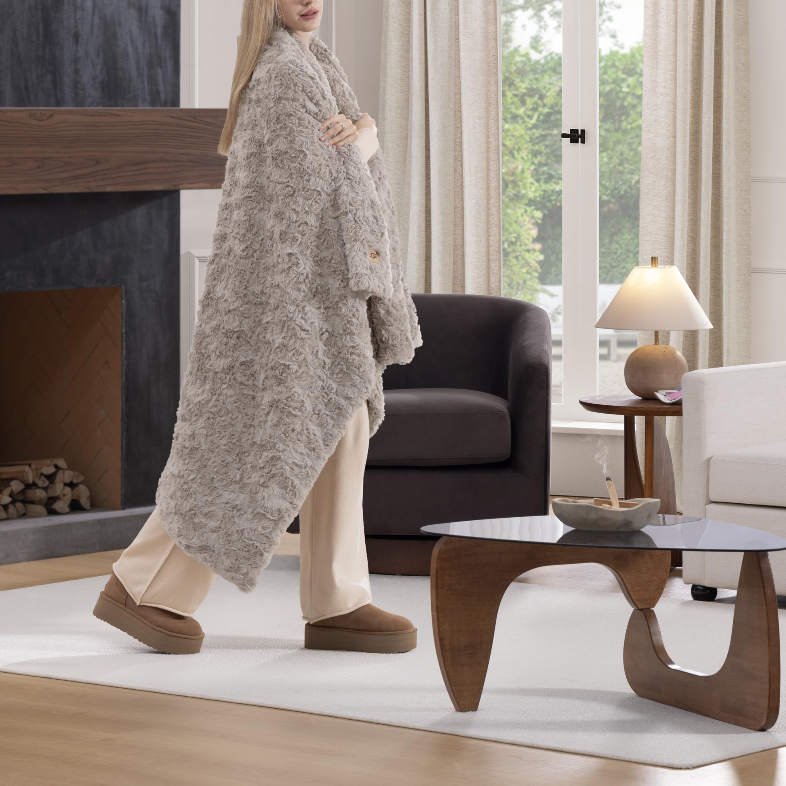 Amazon｜UGG Adalee フェイクファー スローブランケット
