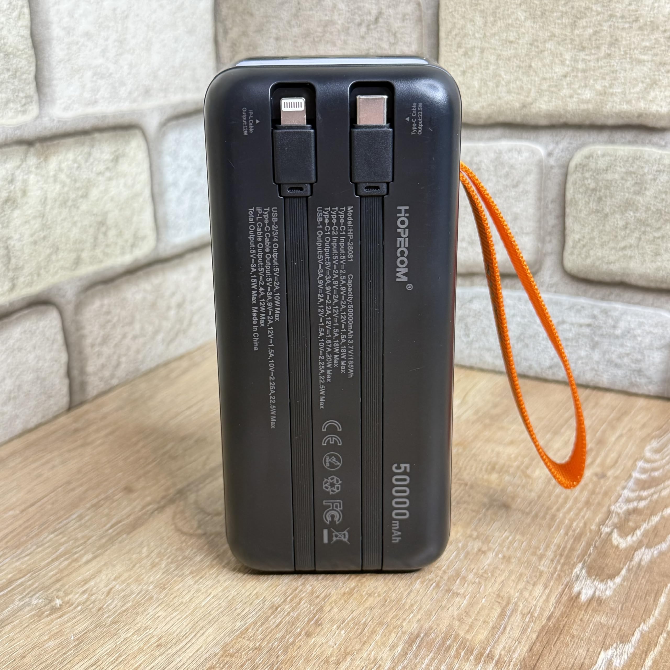 Power Bank de 50000mAh con Carga rápida, batería Externa de Gran Capacidad con Cable USB‑C Integrado y Pantalla LED 6 Salidas, Linterna, batería portátil para Camping